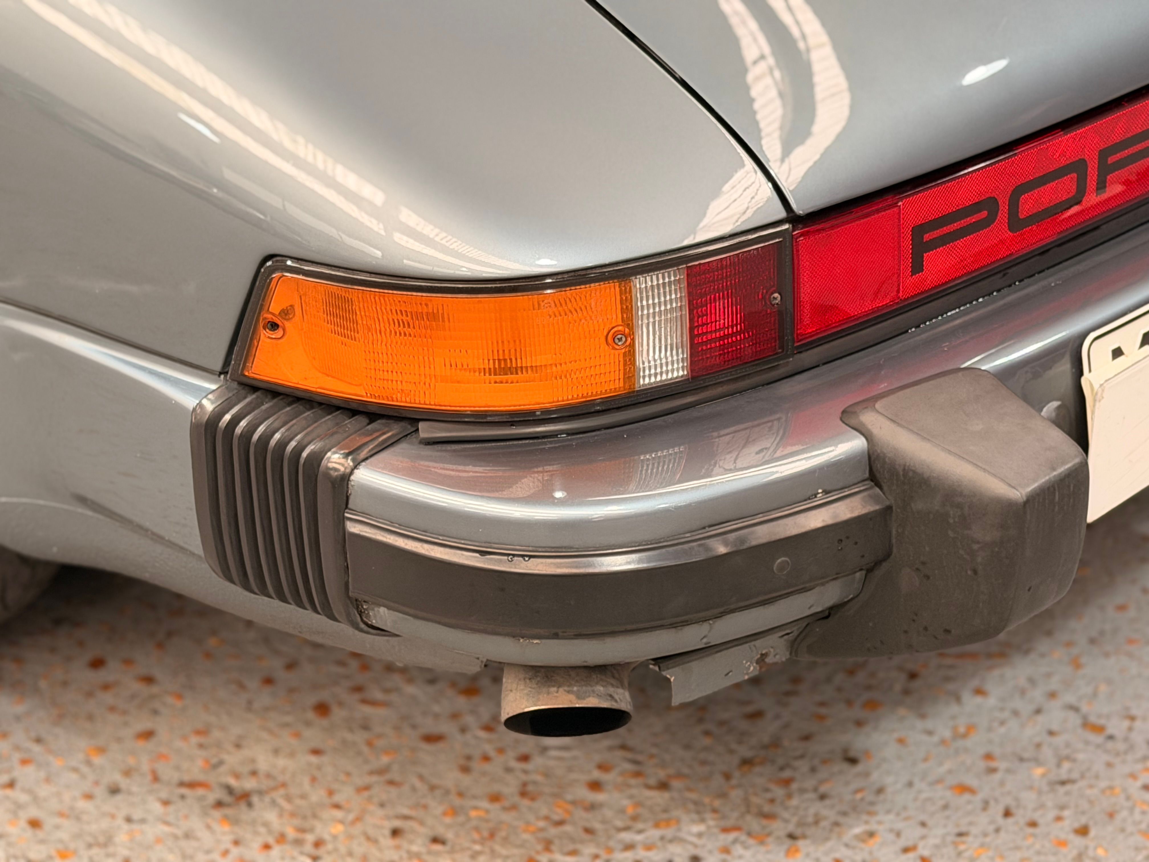 Porsche 911 Carrera Cabriolet 3.2 231cv 140000 km d origine 1986 — detail (29)