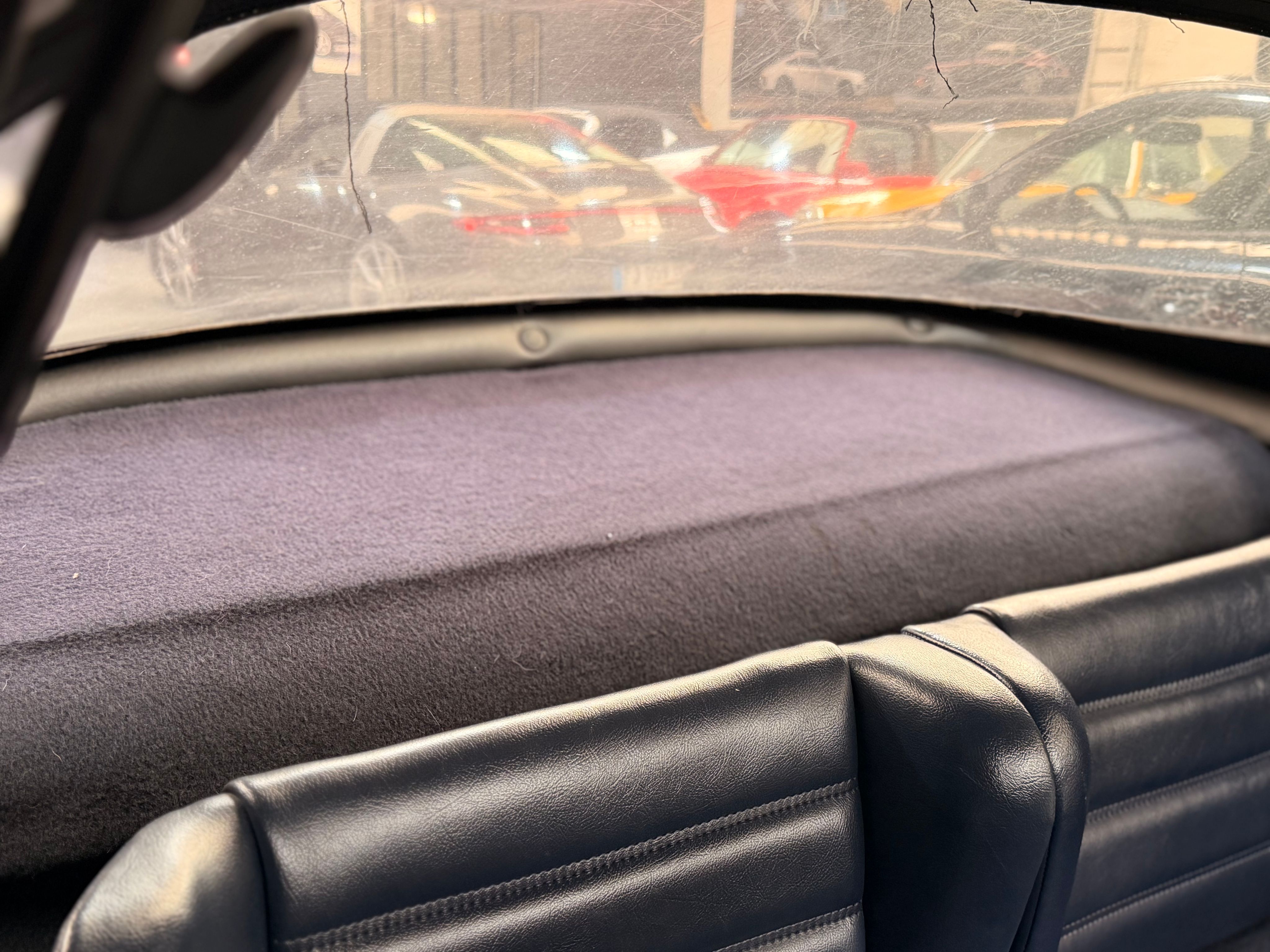 Porsche 911 Carrera Cabriolet 3.2 231cv 140000 km d origine 1986 — places arriere (18)