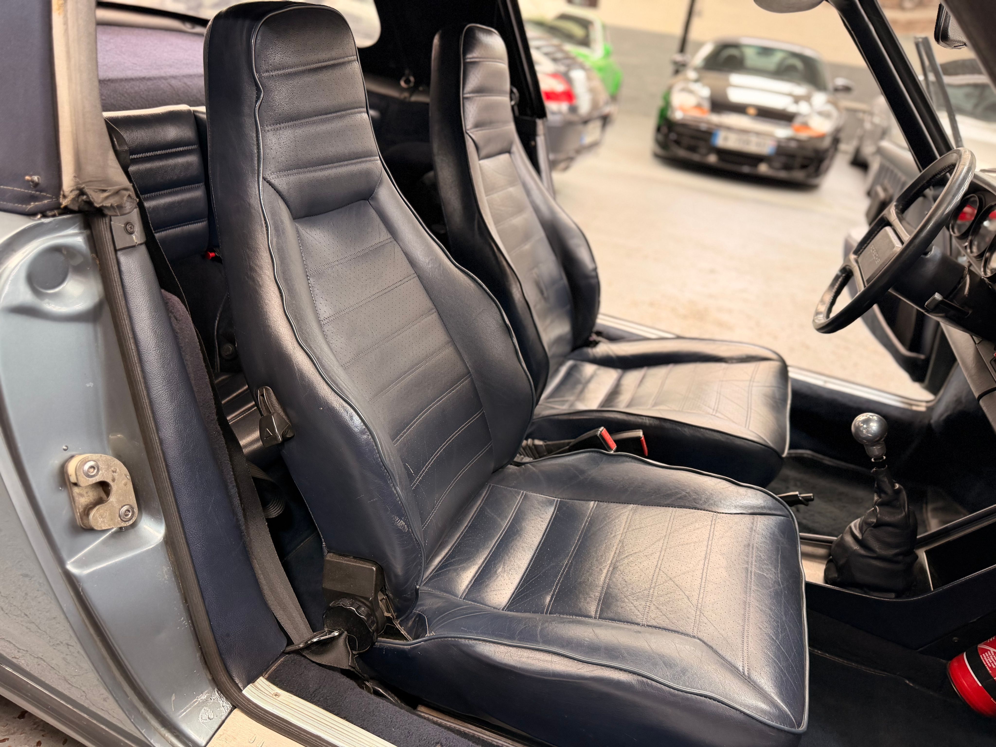 Porsche 911 Carrera Cabriolet 3.2 231cv 140000 km d origine 1986 — sieges (14)