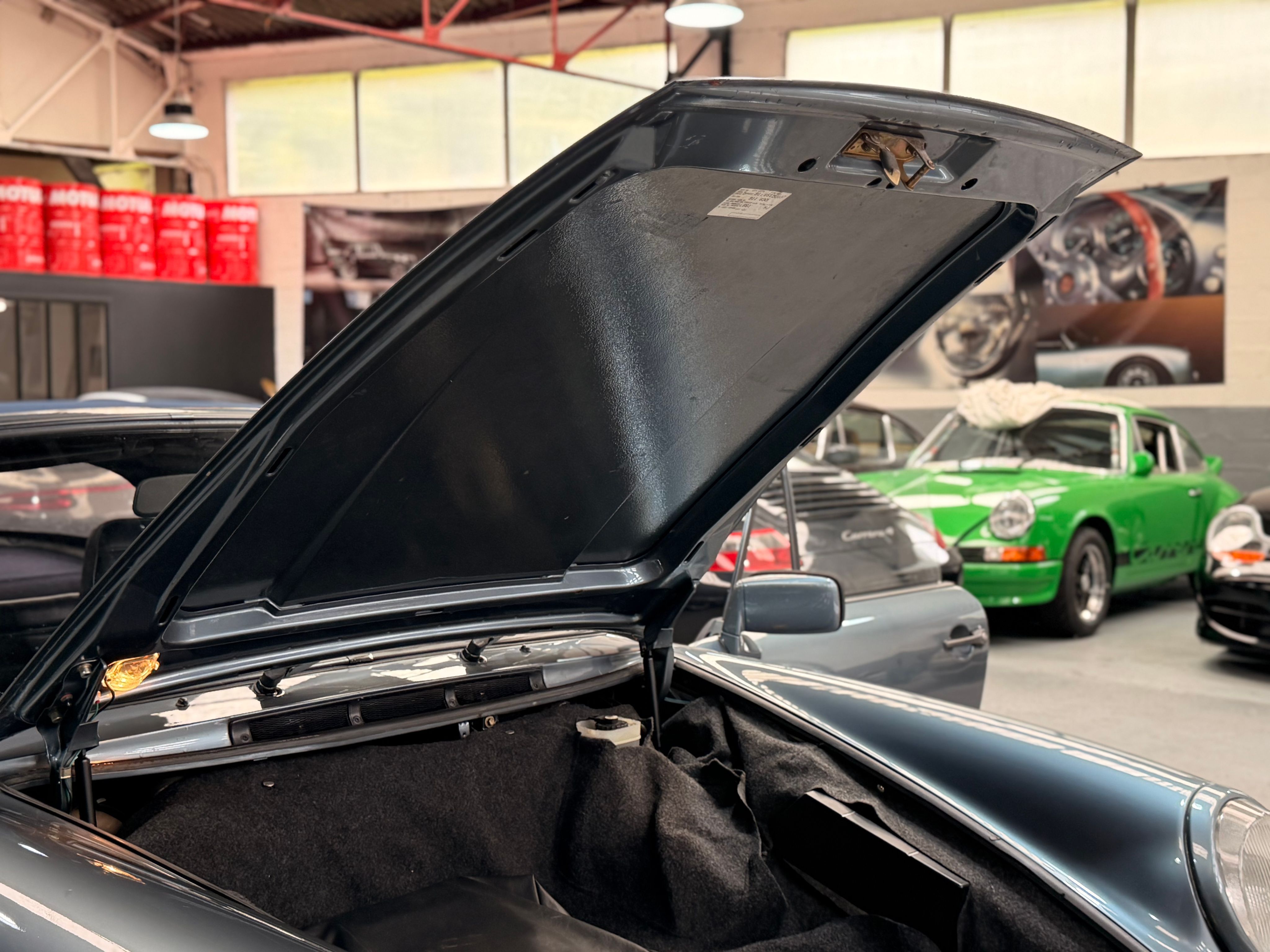 Porsche 911 Carrera Cabriolet 3.2 231cv 140000 km d origine 1986 — coffre (23)