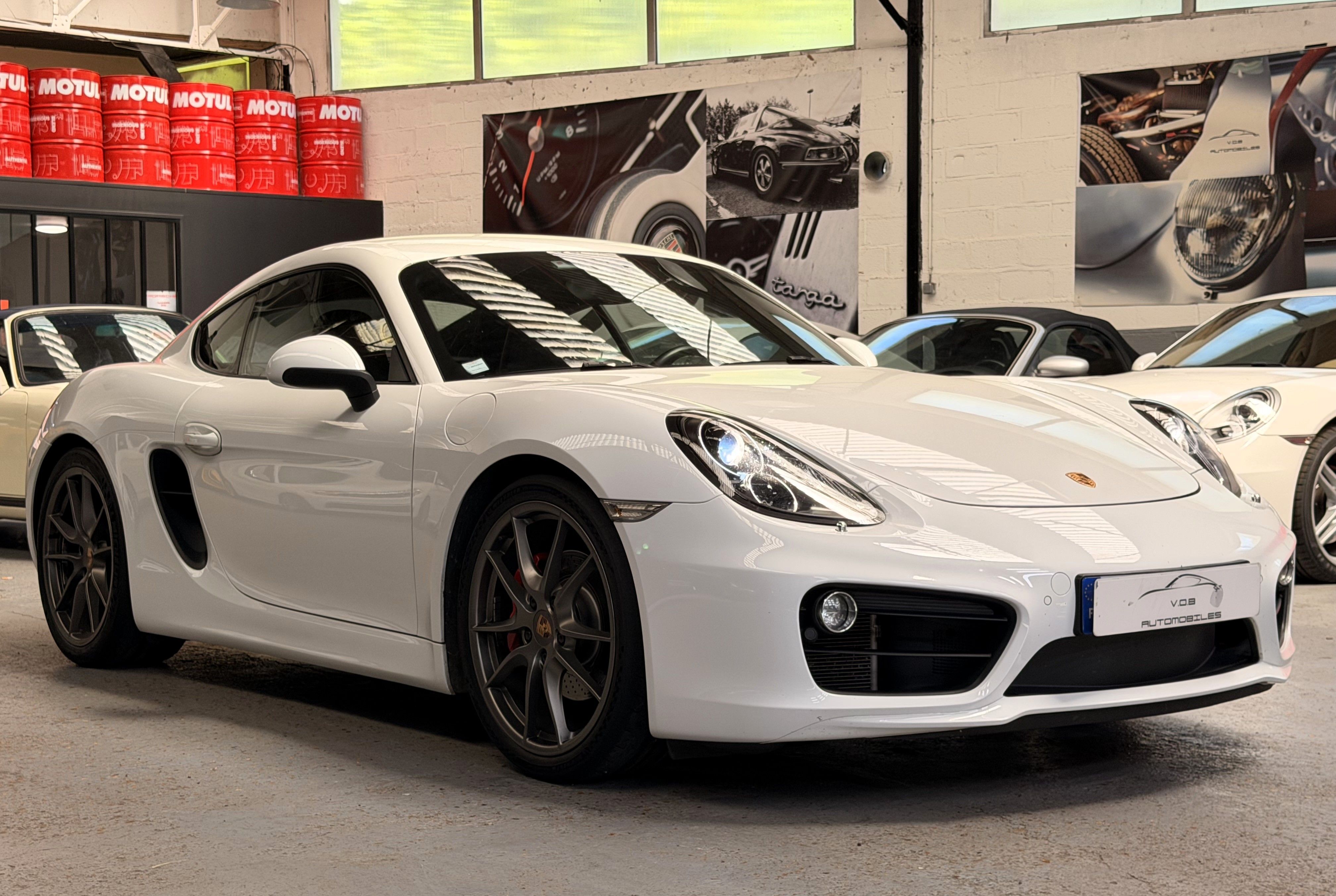 Porsche 981 Cayman S 2013 — vue avant trois-quarts (1)