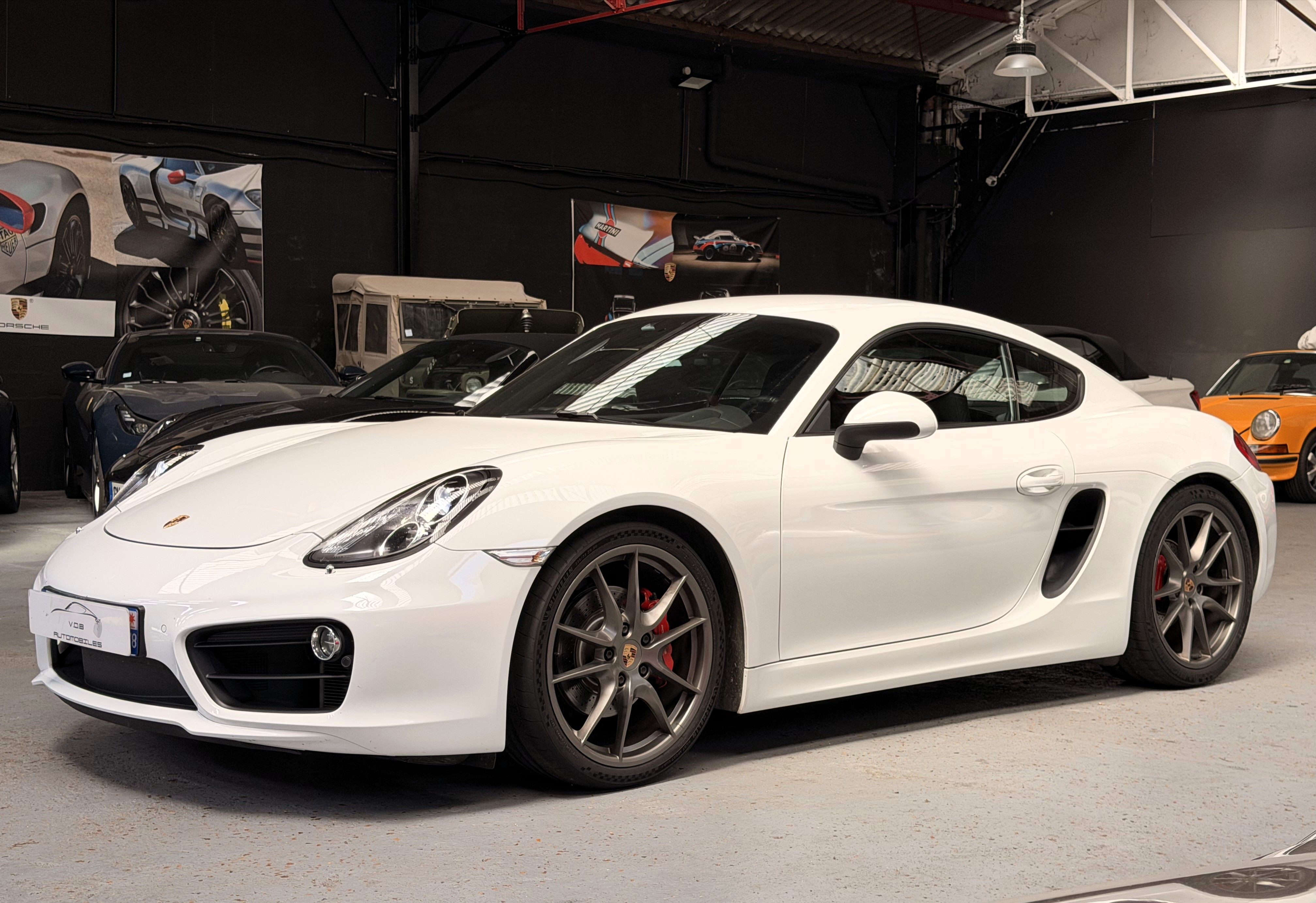 Porsche 981 Cayman S 2013 — vue avant trois-quarts (2)
