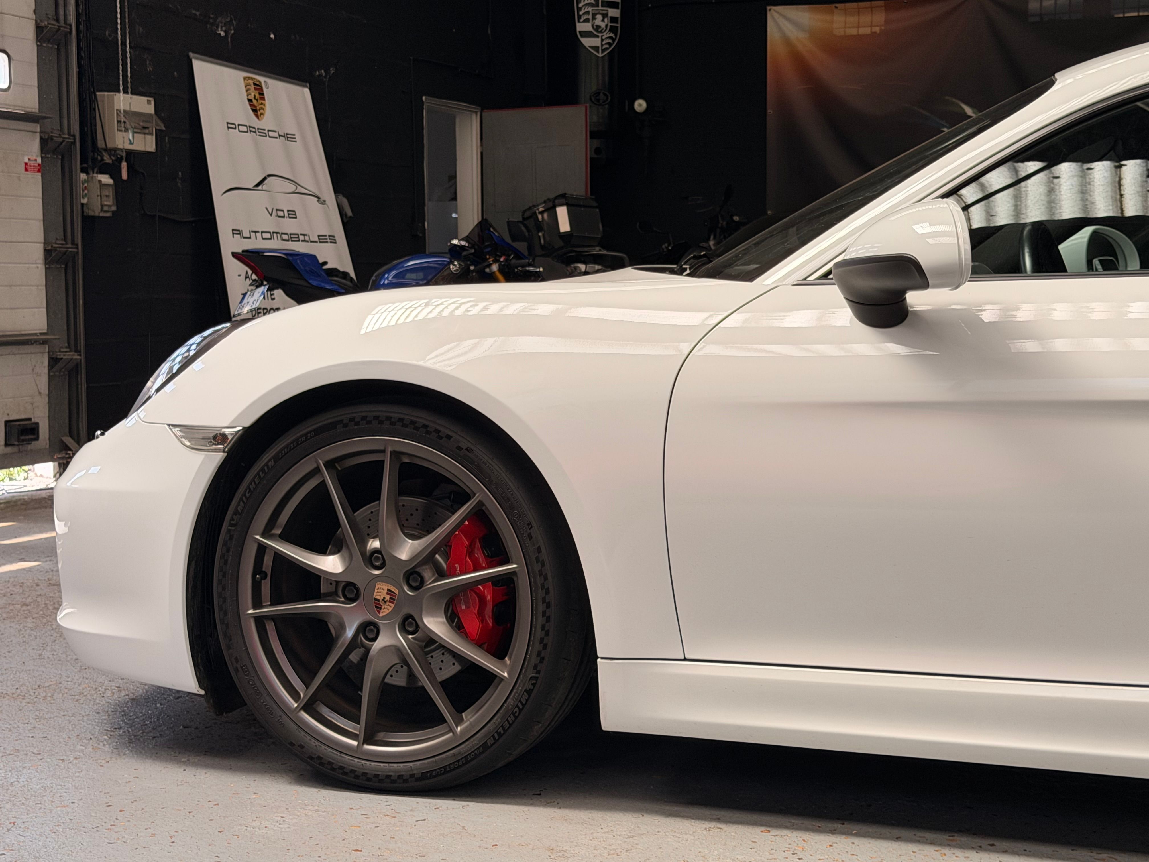 Porsche 981 Cayman S 2013 — vue avant trois-quarts (4)