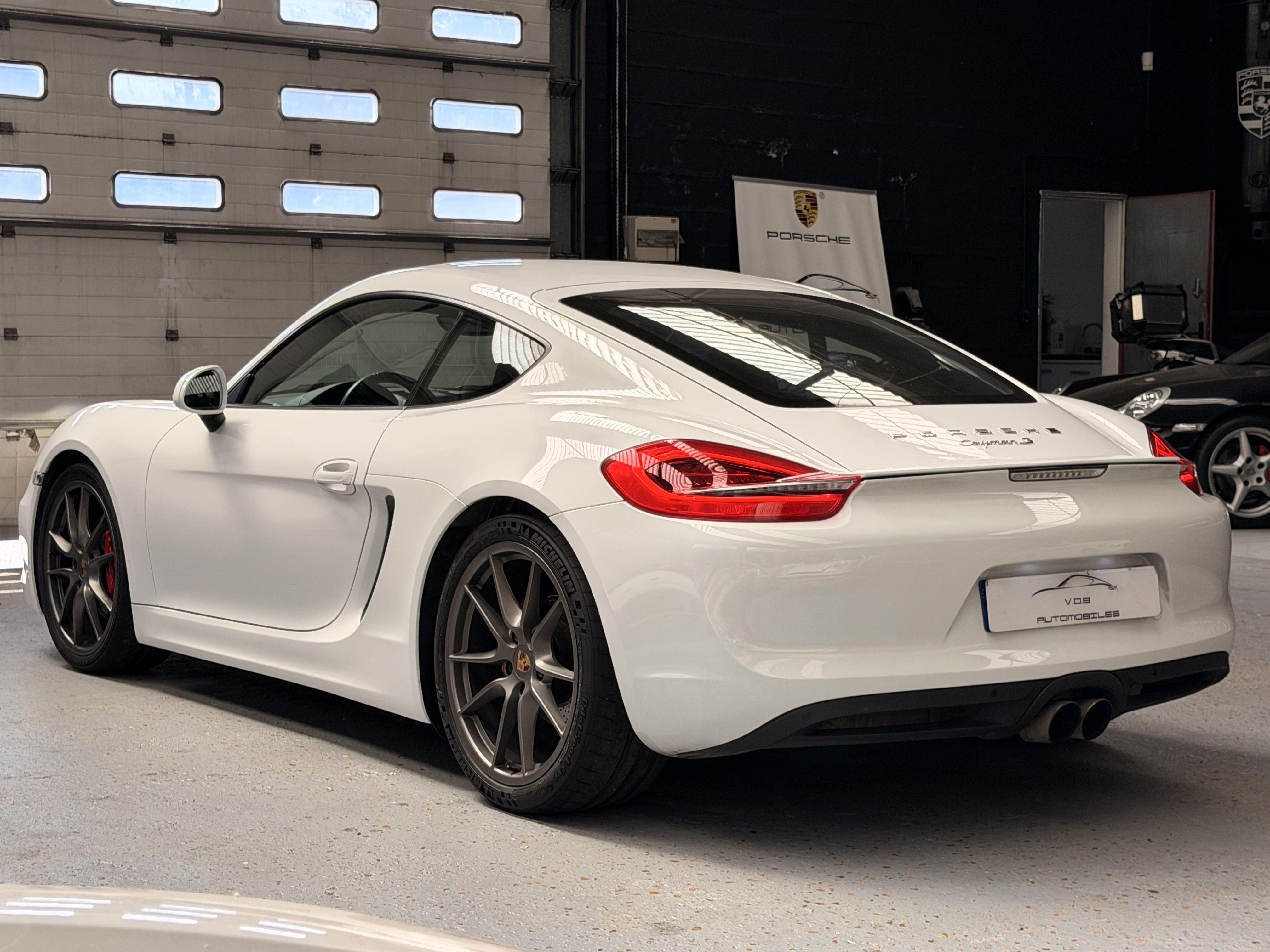 Porsche 981 Cayman S 2013 — vue arriere trois-quarts (12)