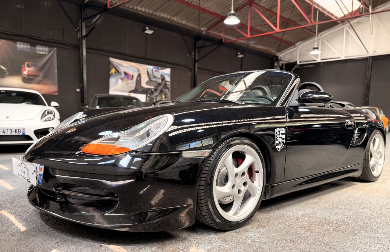 Porsche 986 Boxster S 3.2 250cv BVM Echap sport  113000 km 1999 — vue avant trois-quarts (1)