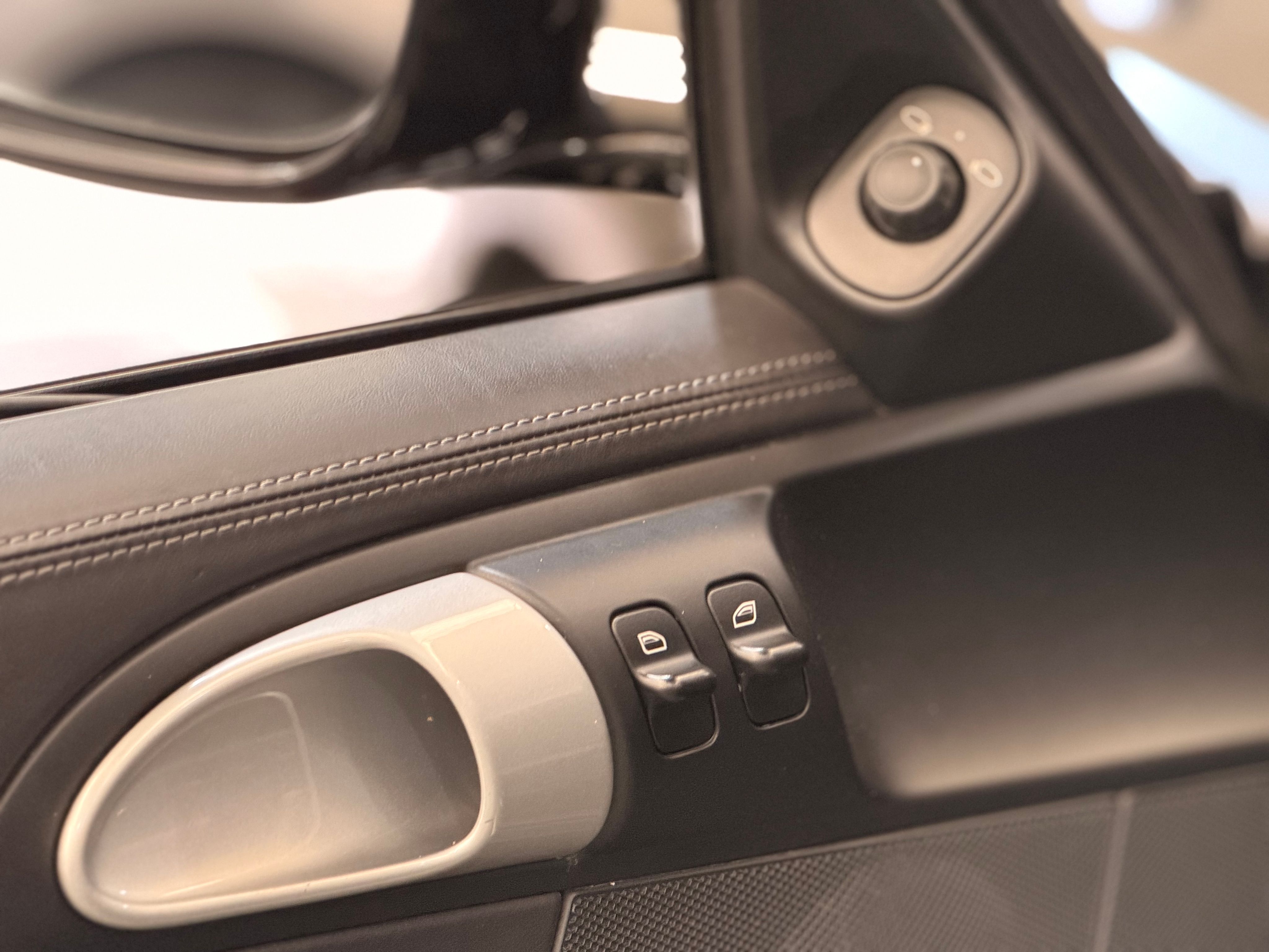 Porsche 987.2 Boxster S 3.4 310cv BVM Superbe 2010 — detail (33)