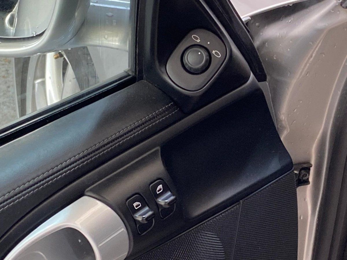 Porsche 987 Cayman S 2009 — detail interieur (27)