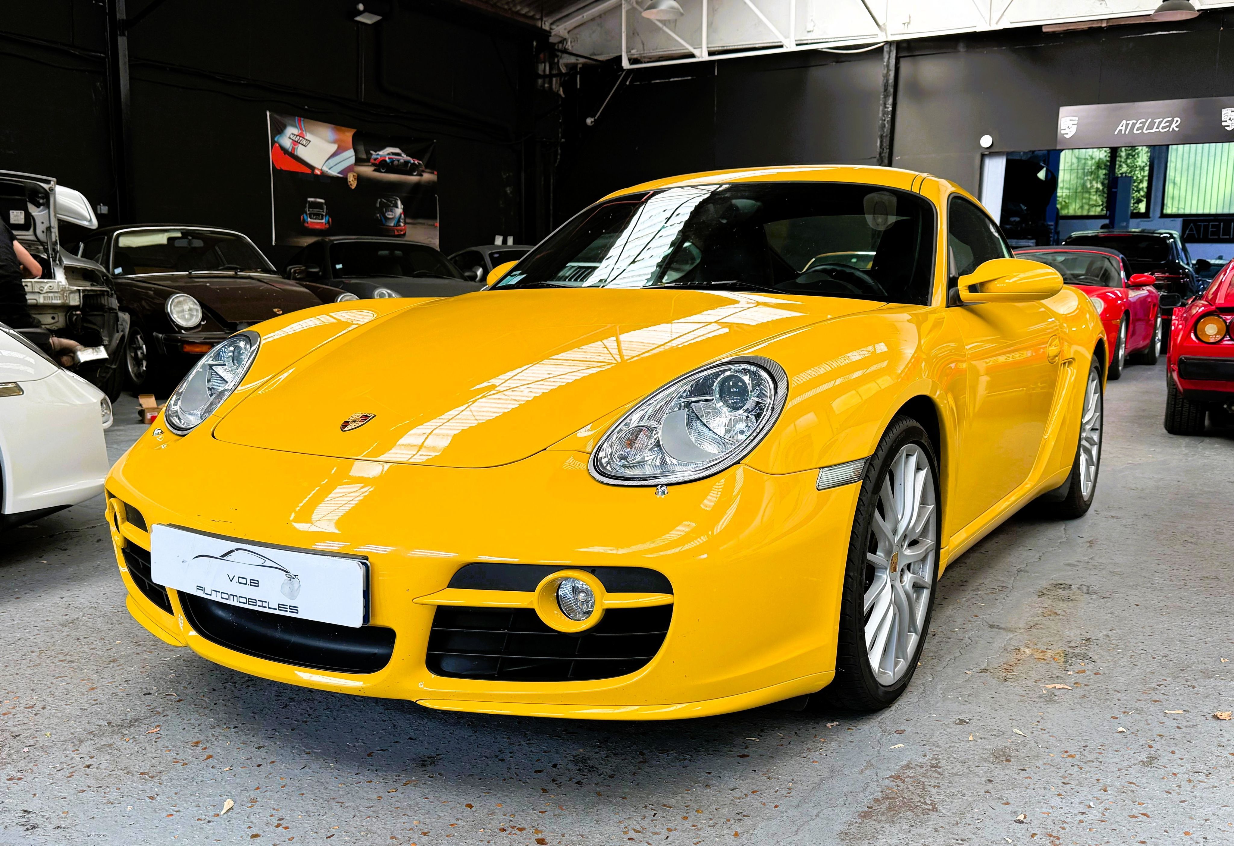 Porsche 987 Cayman S 3.4 295cv BVM France  Departement Exclusif 2007 — vue avant trois-quarts (2)