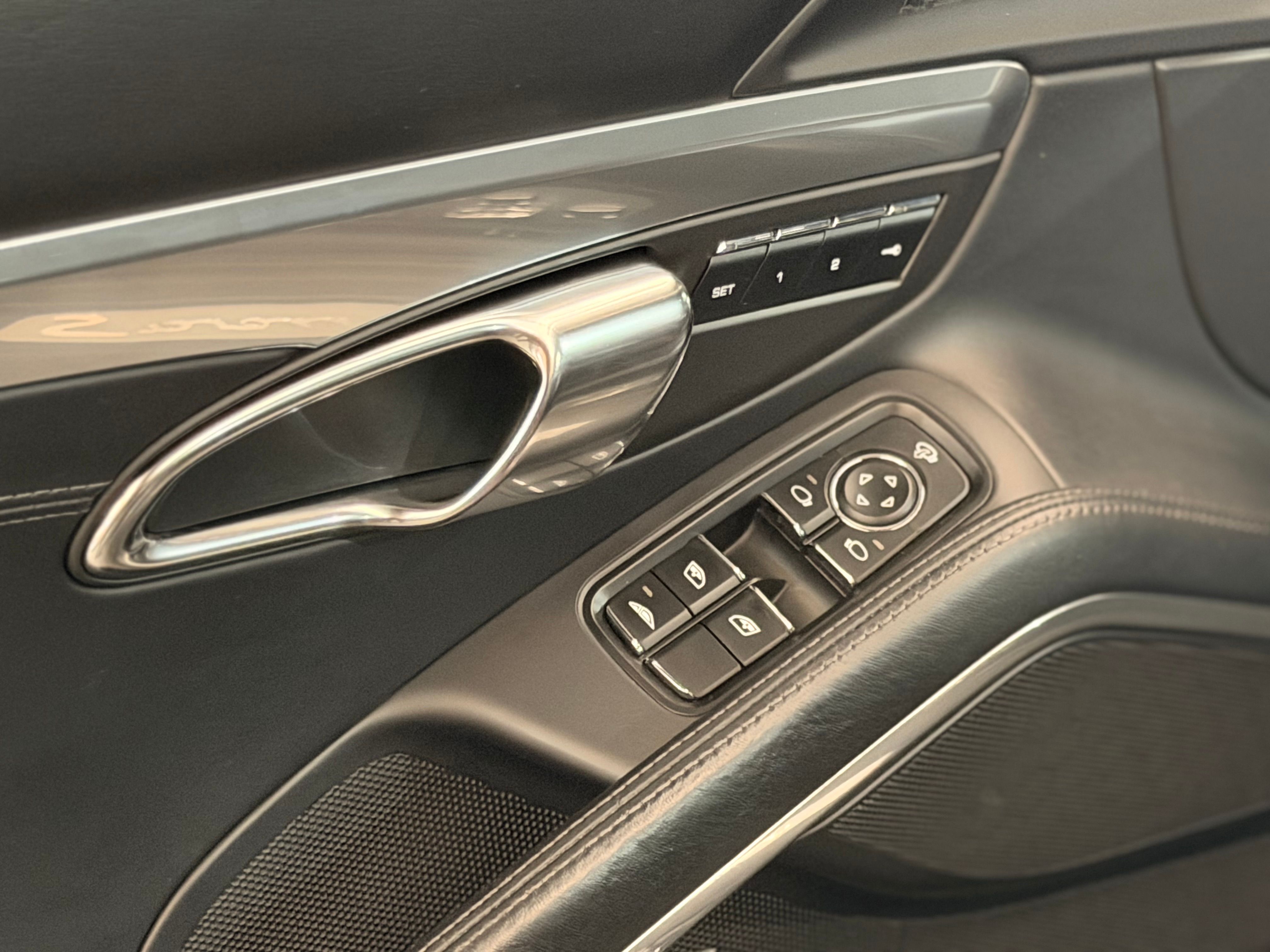 Porsche 991 Carrera S Cabriolet 3.0 420cv PDK Lift Chrono PSE 2016 — detail (32)
