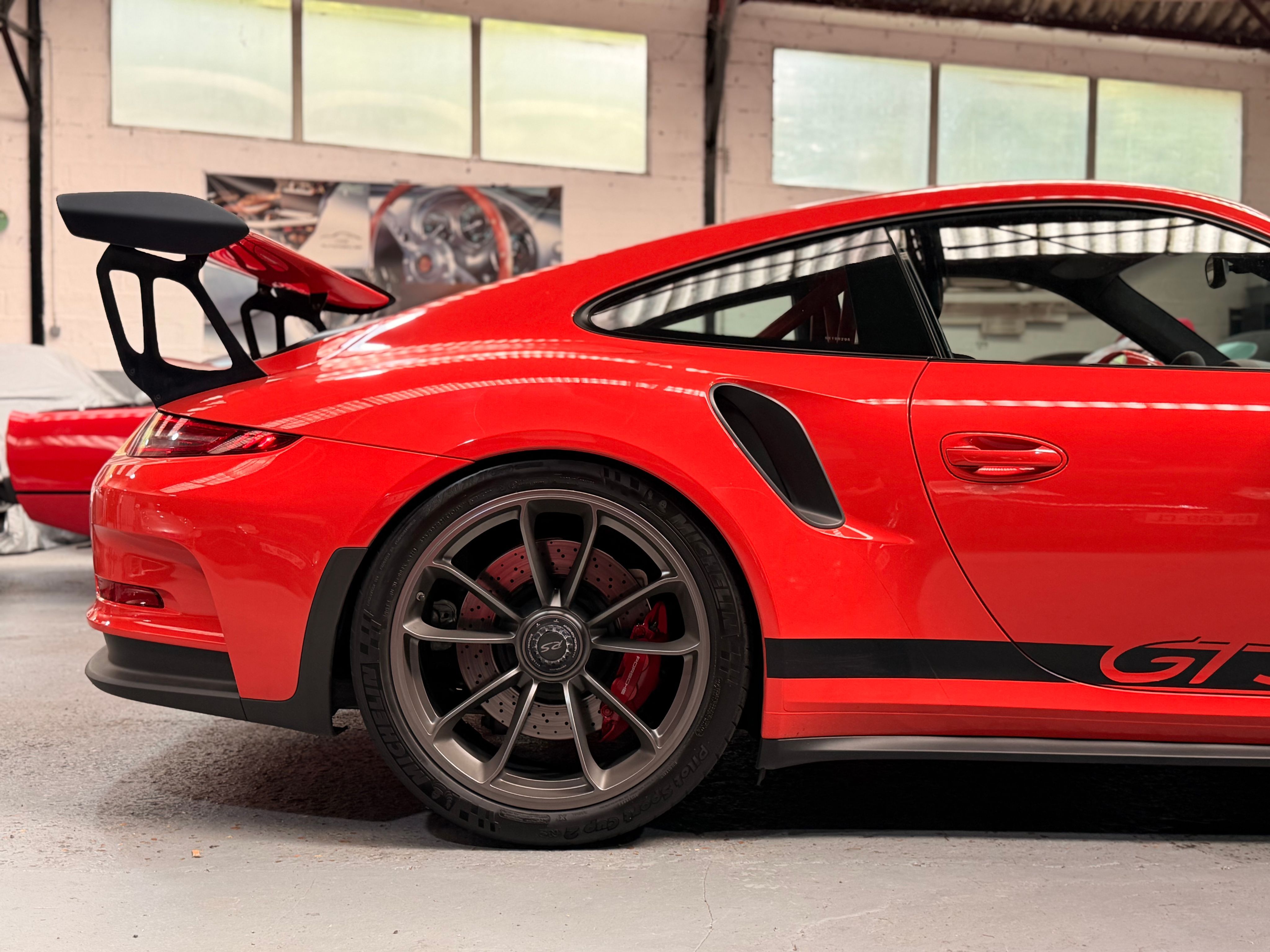 Porsche 991 GT3 RS 2016 — vue arriere trois-quarts (10)