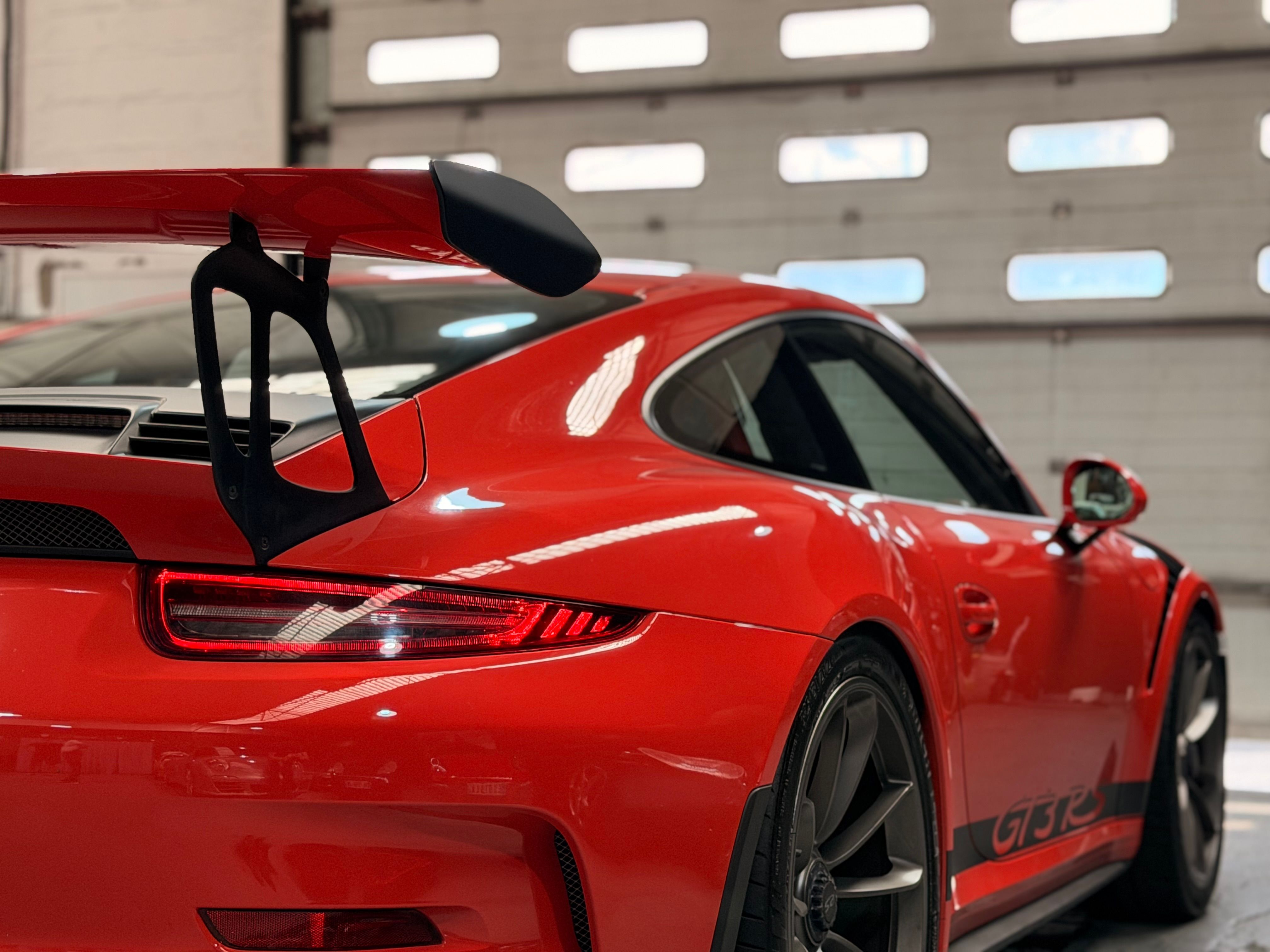 Porsche 991 GT3 RS 2016 — vue arriere trois-quarts (12)