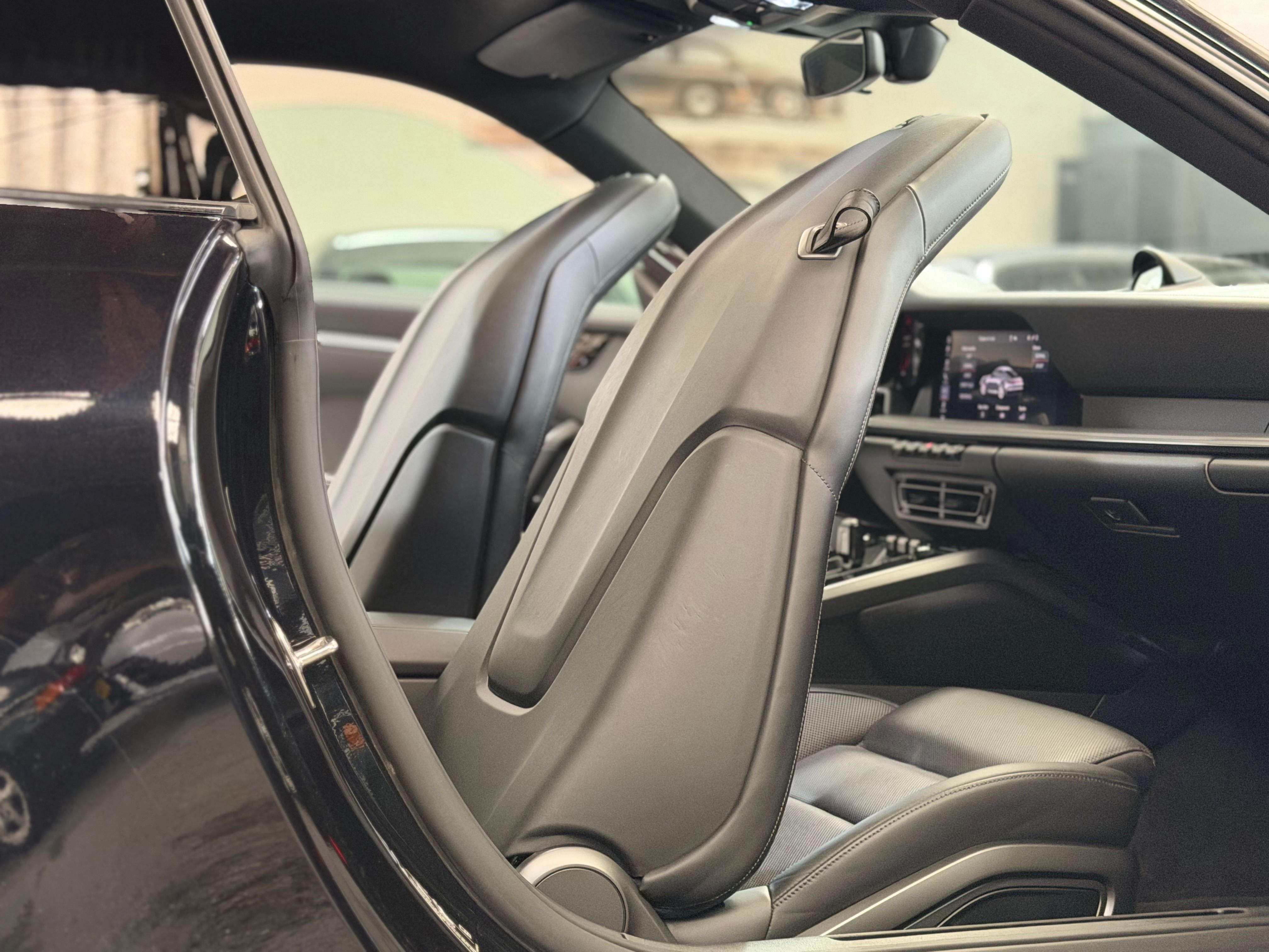 Porsche 992 Carrera 4S 450 cv PDK  Approved 2019 — sieges (21)
