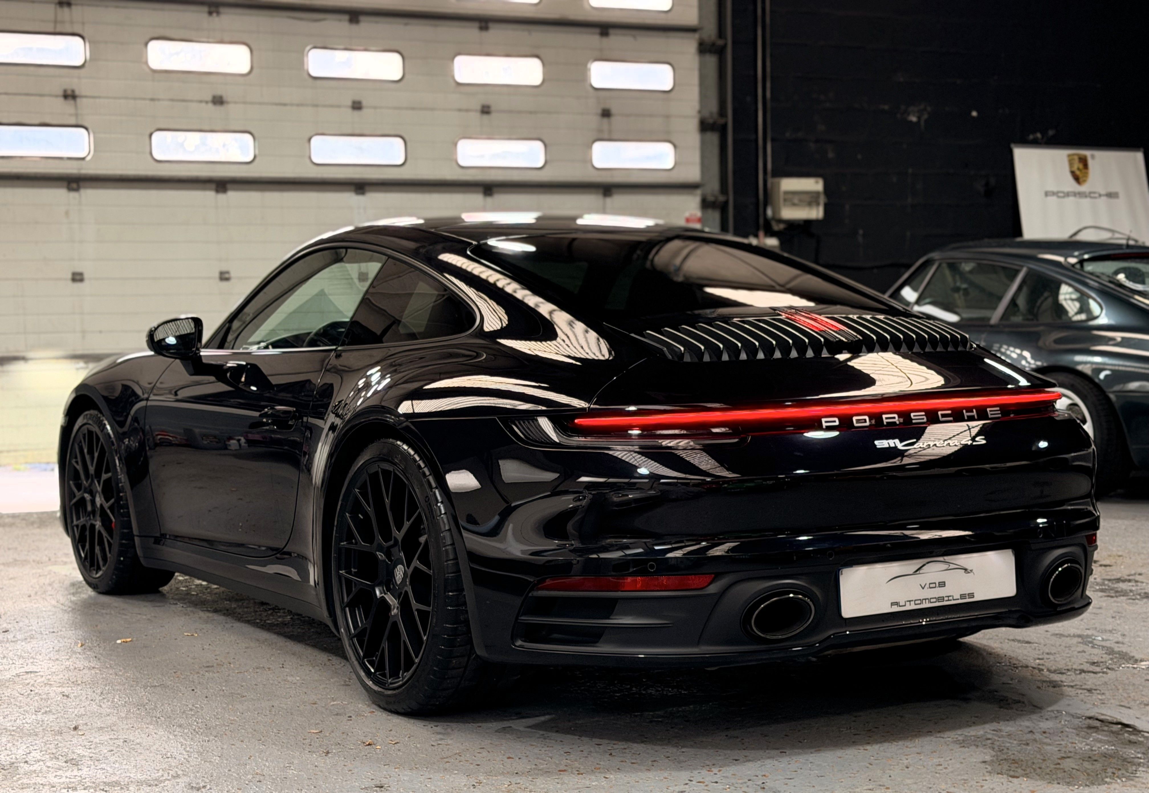 Porsche 992 Carrera 4S 450 cv PDK  Approved 2019 — vue arriere trois-quarts (8)