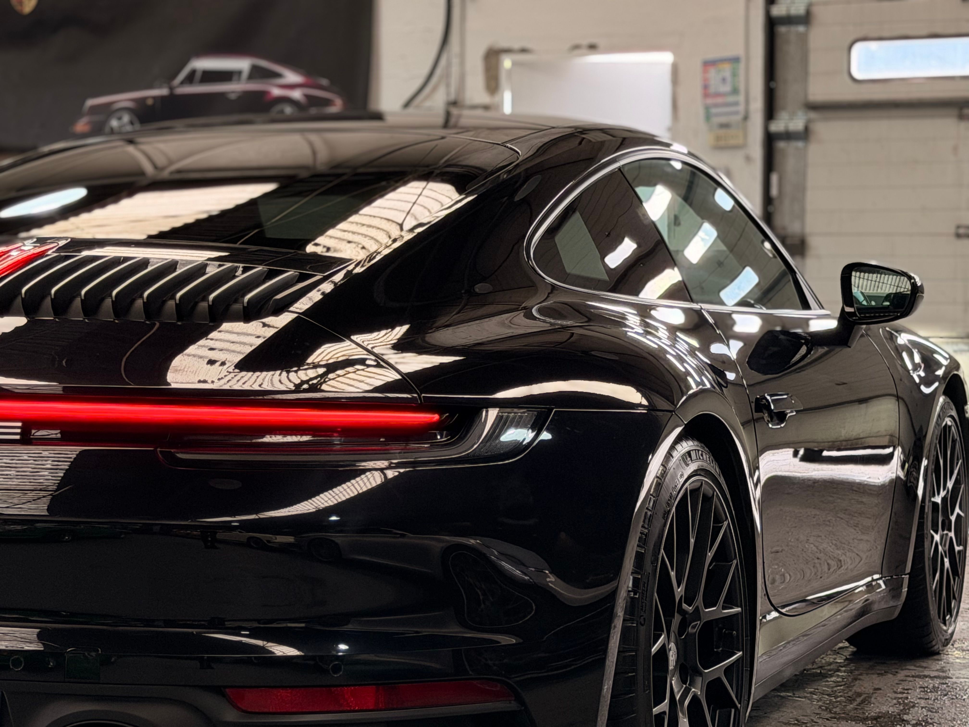 Porsche 992 Carrera 4S 450 cv PDK  Approved 2019 — vue arriere trois-quarts (10)
