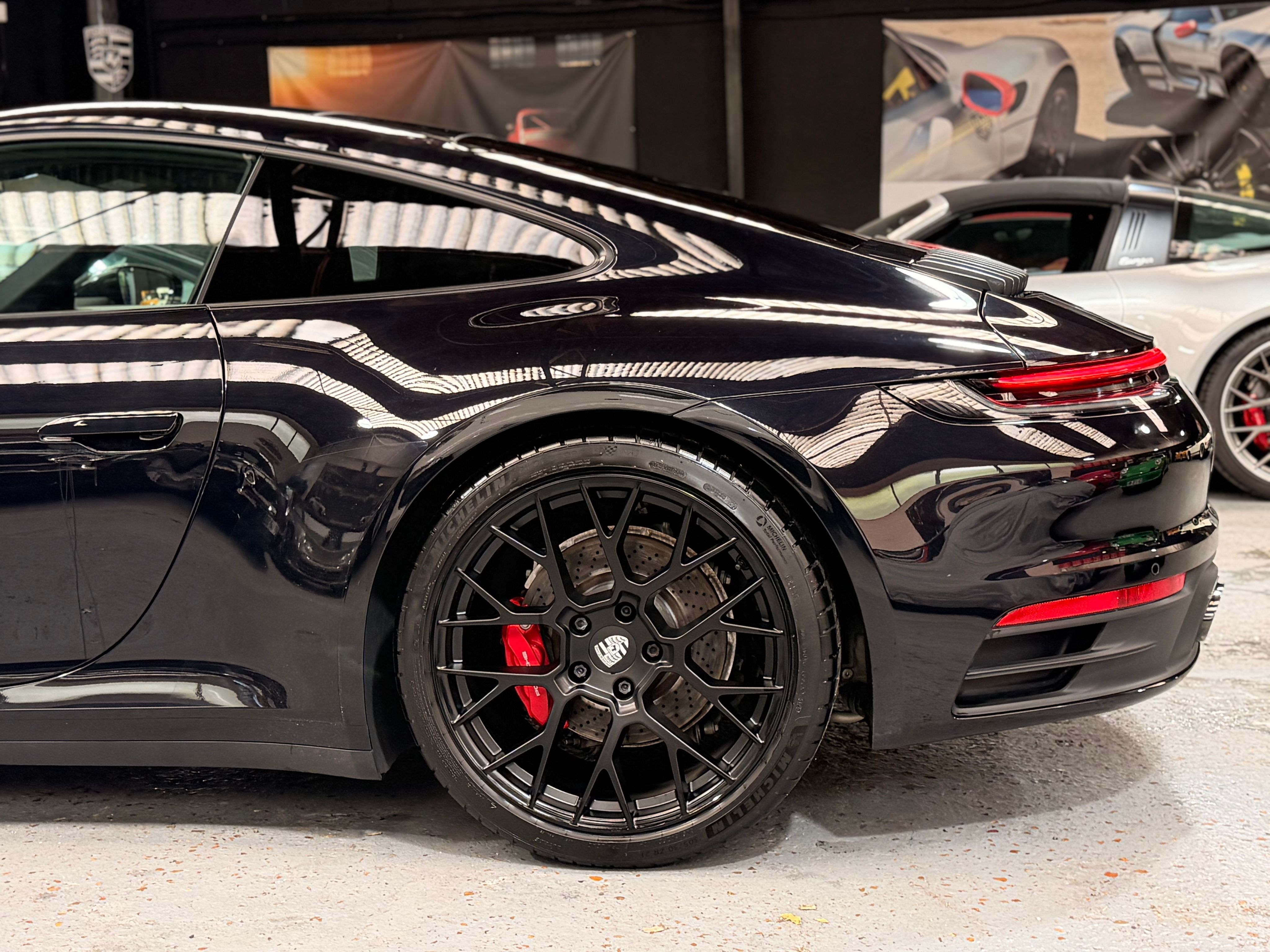 Porsche 992 Carrera 4S 450 cv PDK  Approved 2019 — vue arriere trois-quarts (11)