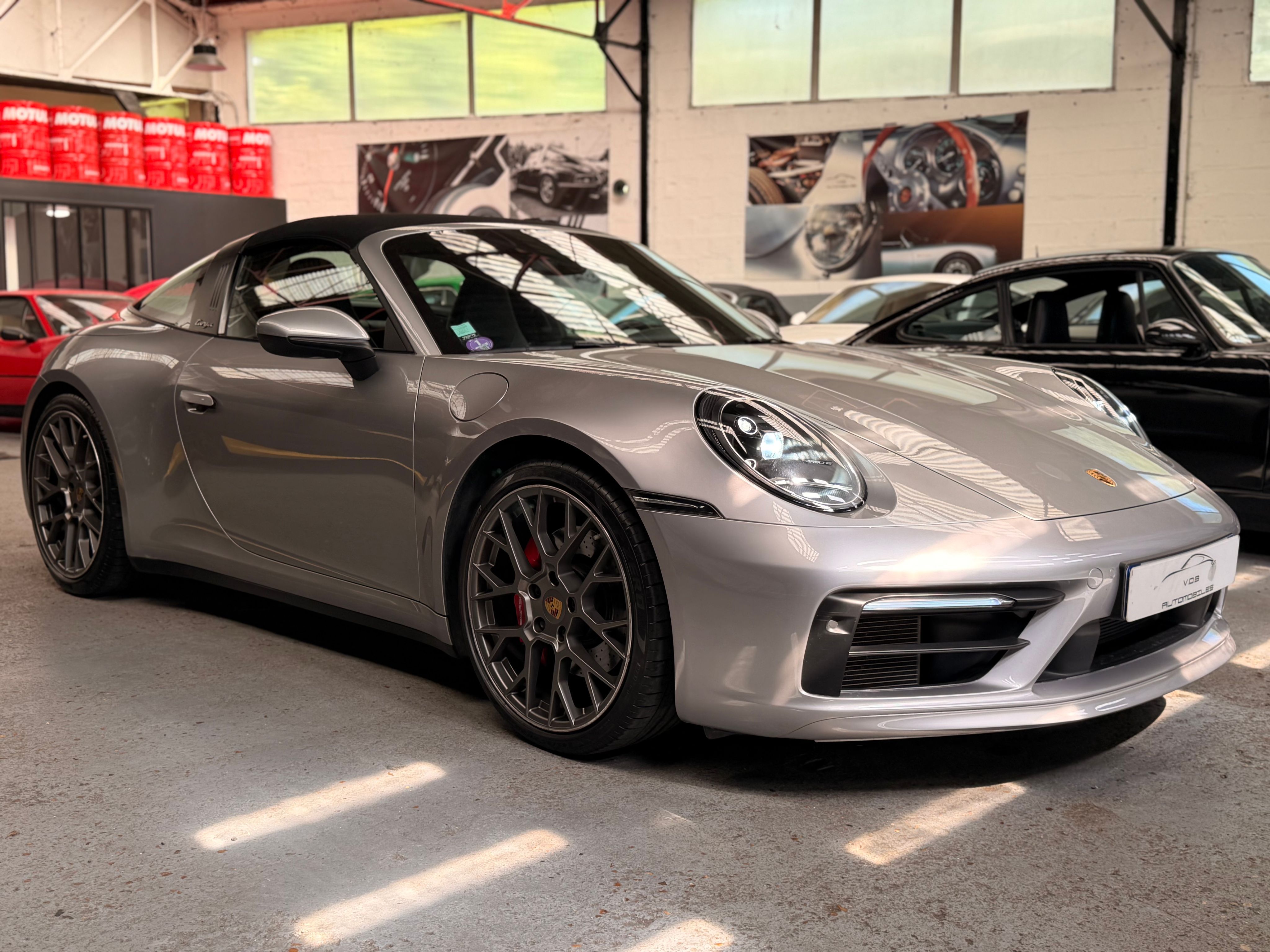 Porsche 992 Targa 4S PDK 450CV /ARGENT GT / FRANCE 2021 — vue avant trois-quarts (4)