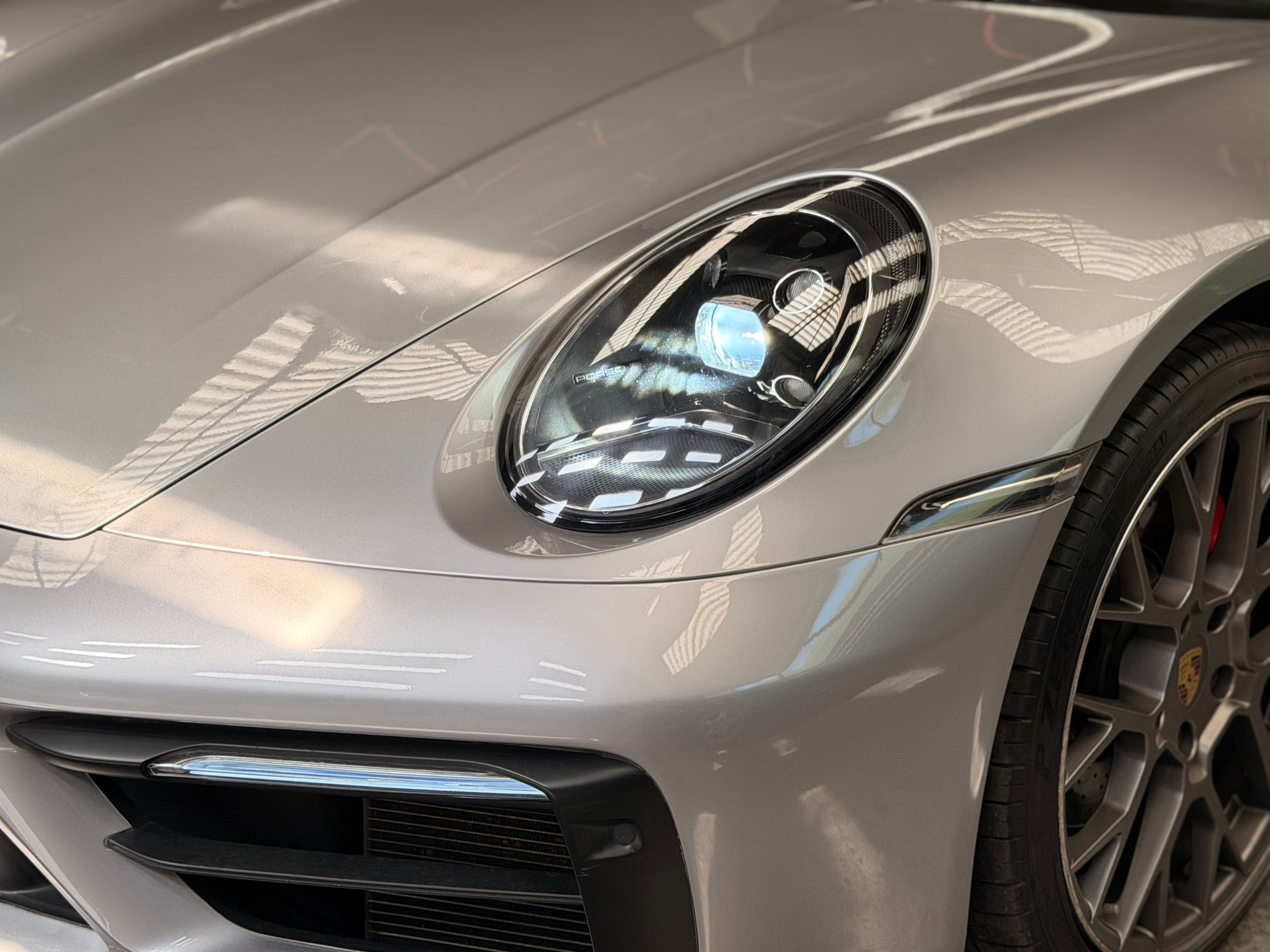 Porsche 992 Targa 4S PDK 450CV /ARGENT GT / FRANCE 2021 — vue de face (8)