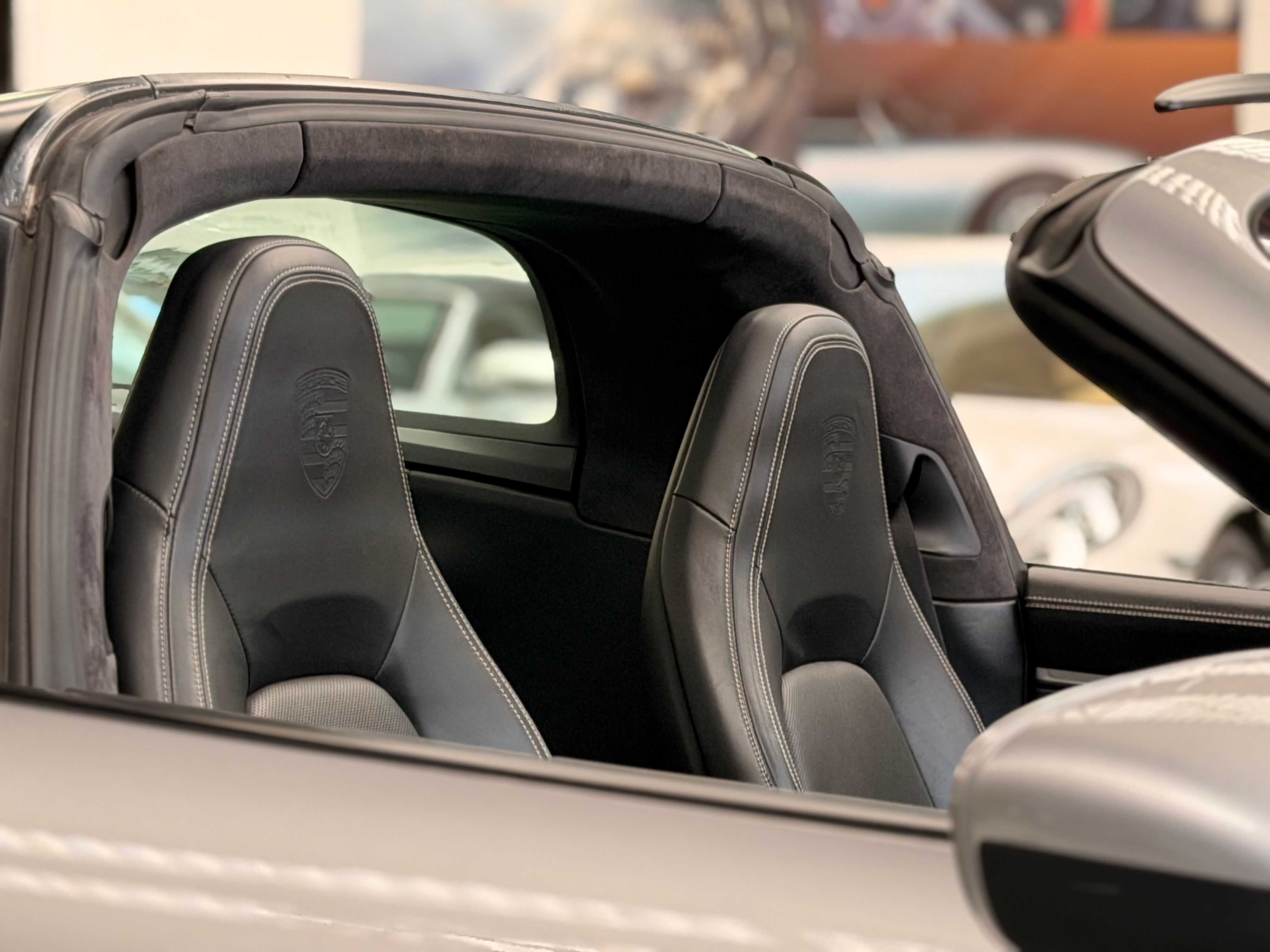 Porsche 992 Targa 4S PDK 450CV /ARGENT GT / FRANCE 2021 — sieges (29)