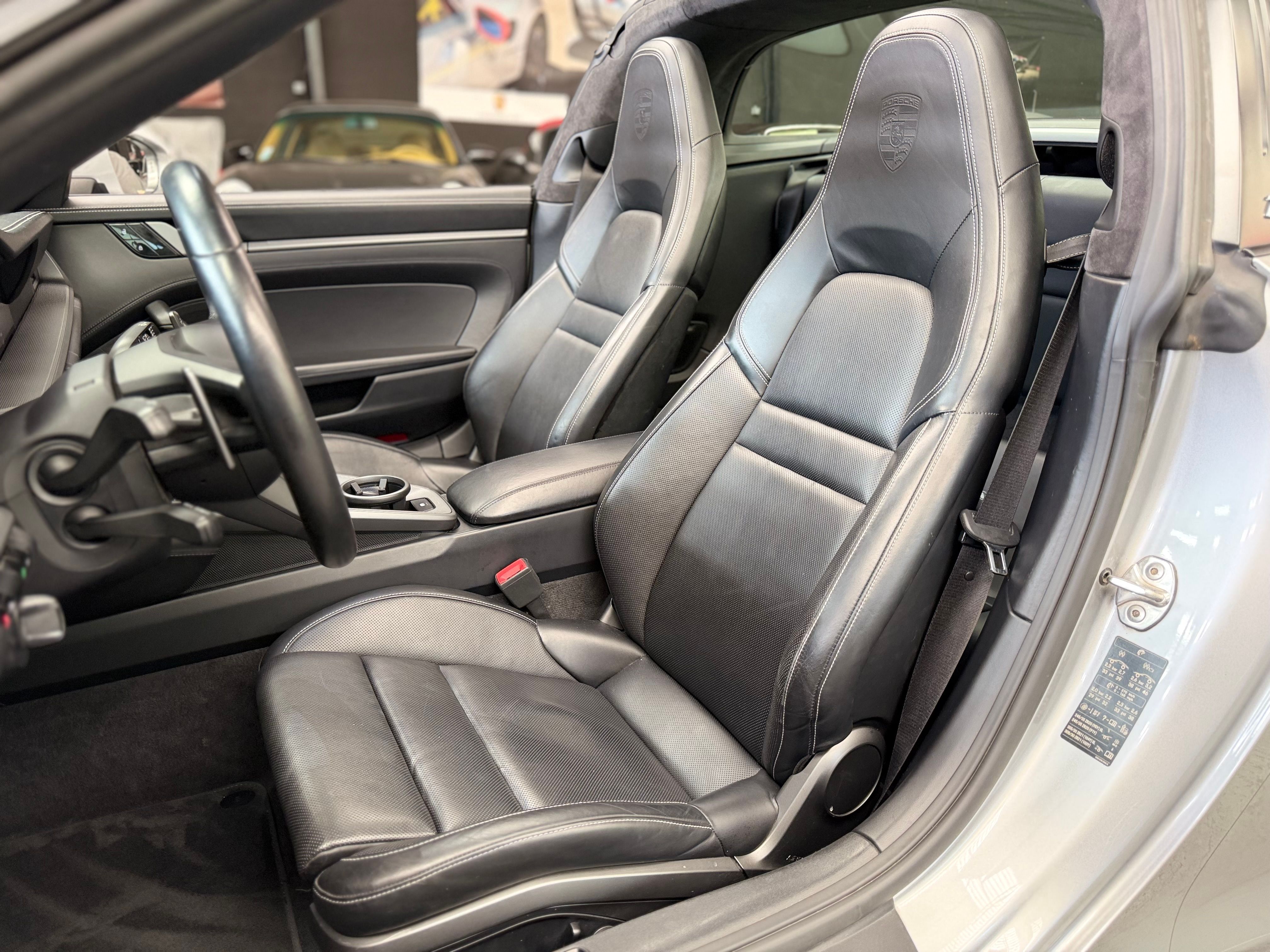 Porsche 992 Targa 4S PDK 450CV /ARGENT GT / FRANCE 2021 — sieges (30)