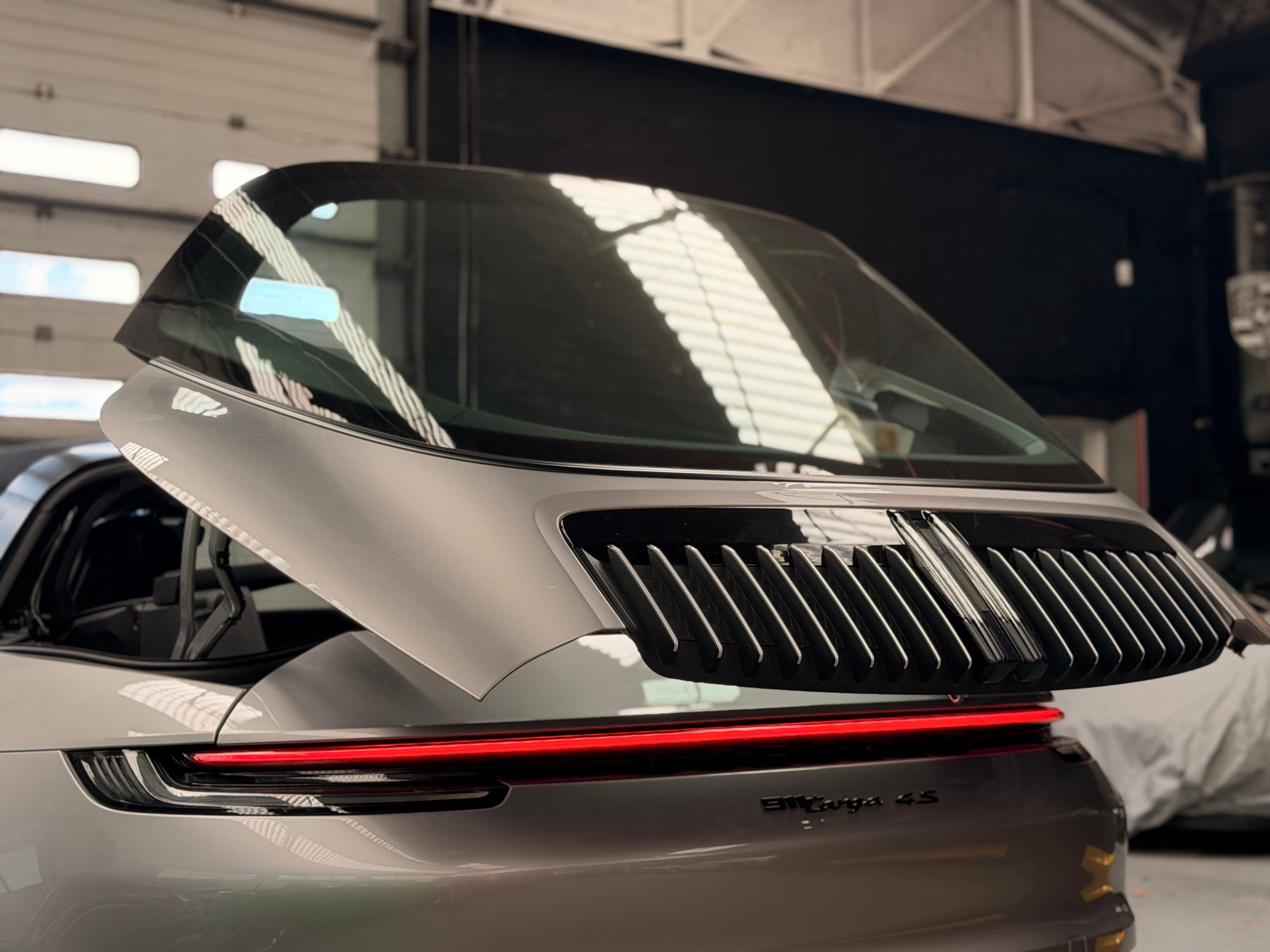 Porsche 992 Targa 4S PDK 450CV /ARGENT GT / FRANCE 2021 — vue arriere trois-quarts (12)