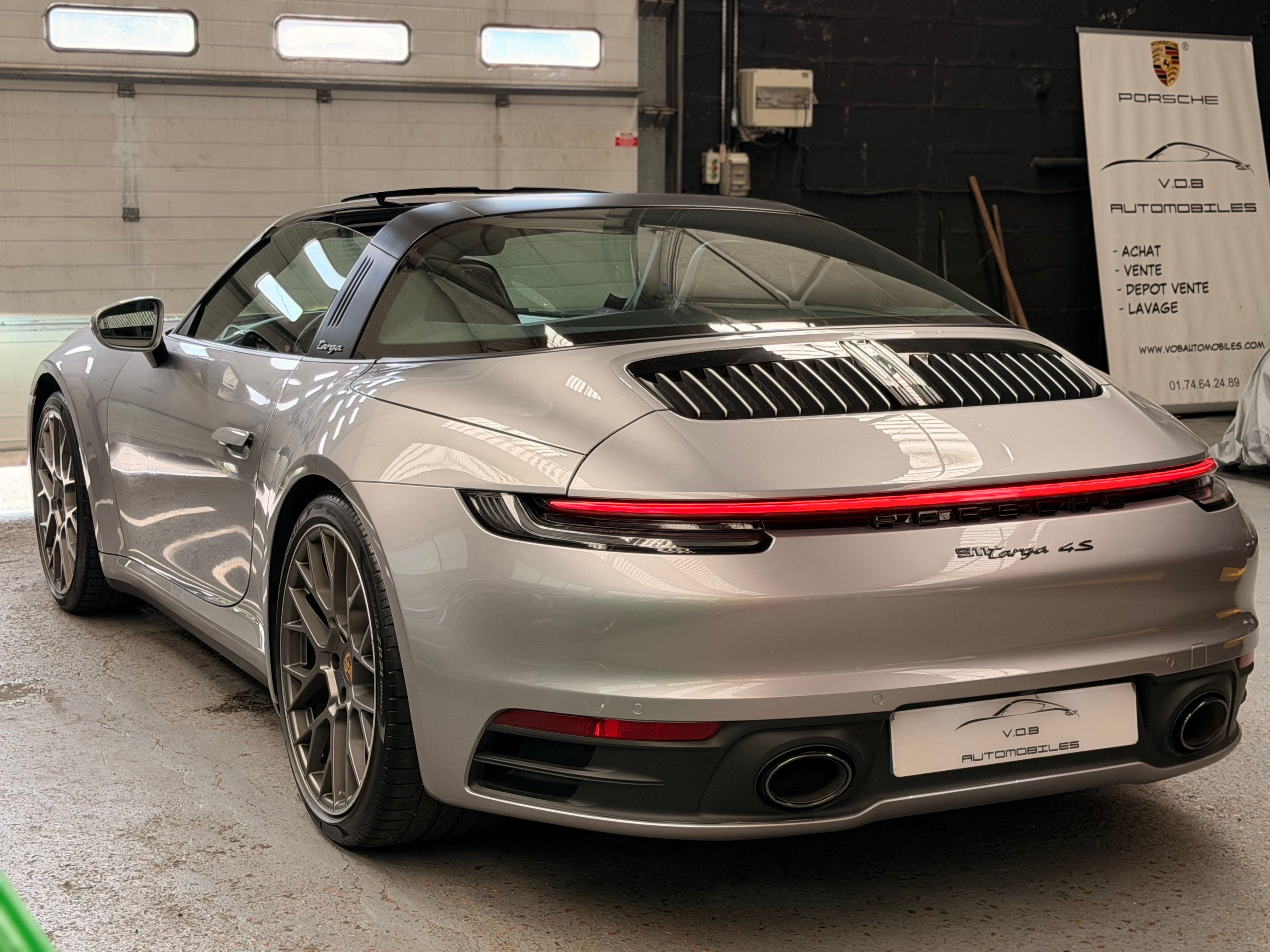 Porsche 992 Targa 4S PDK 450CV /ARGENT GT / FRANCE 2021 — vue arriere trois-quarts (13)