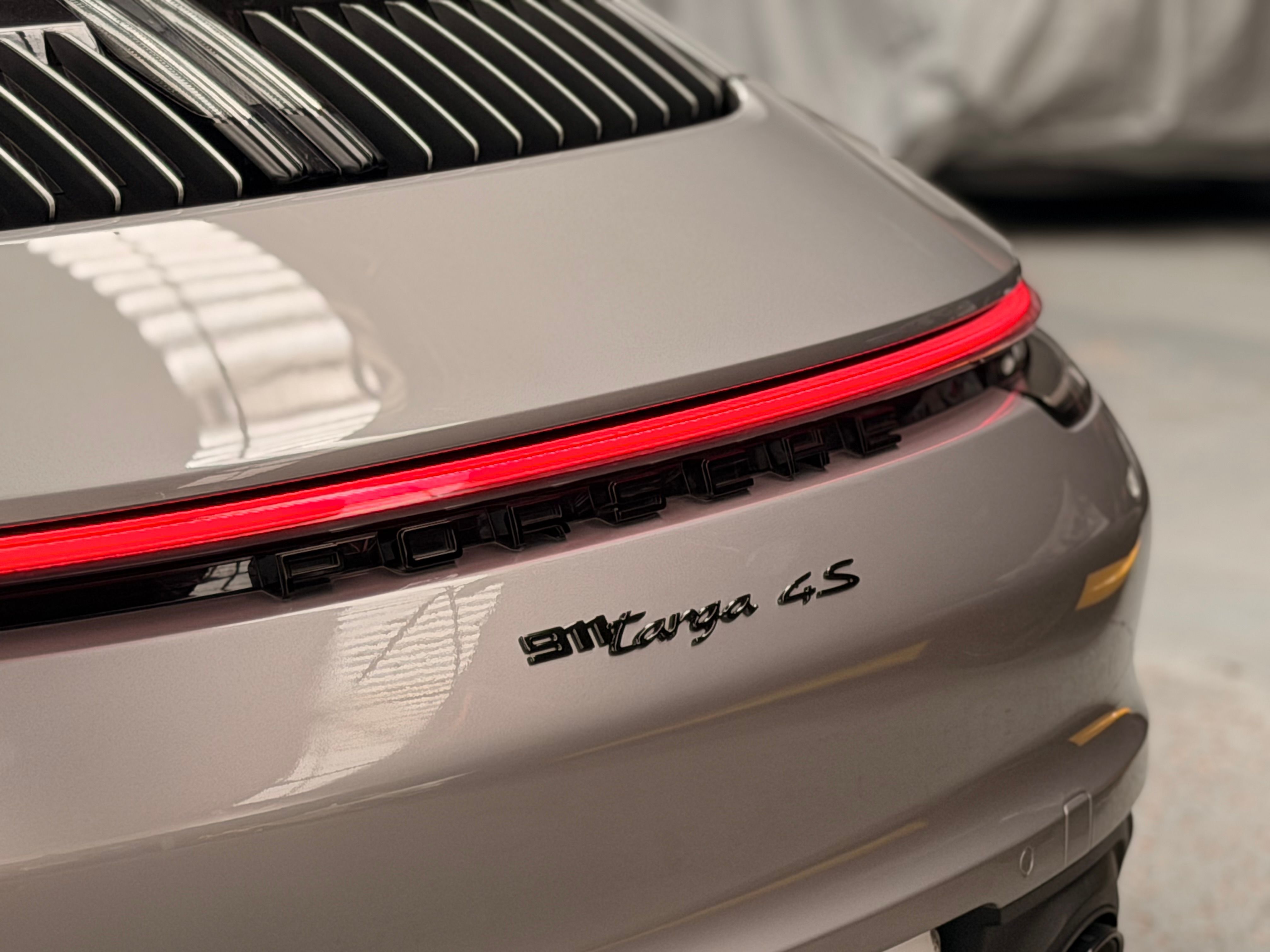 Porsche 992 Targa 4S PDK 450CV /ARGENT GT / FRANCE 2021 — vue arriere (21)