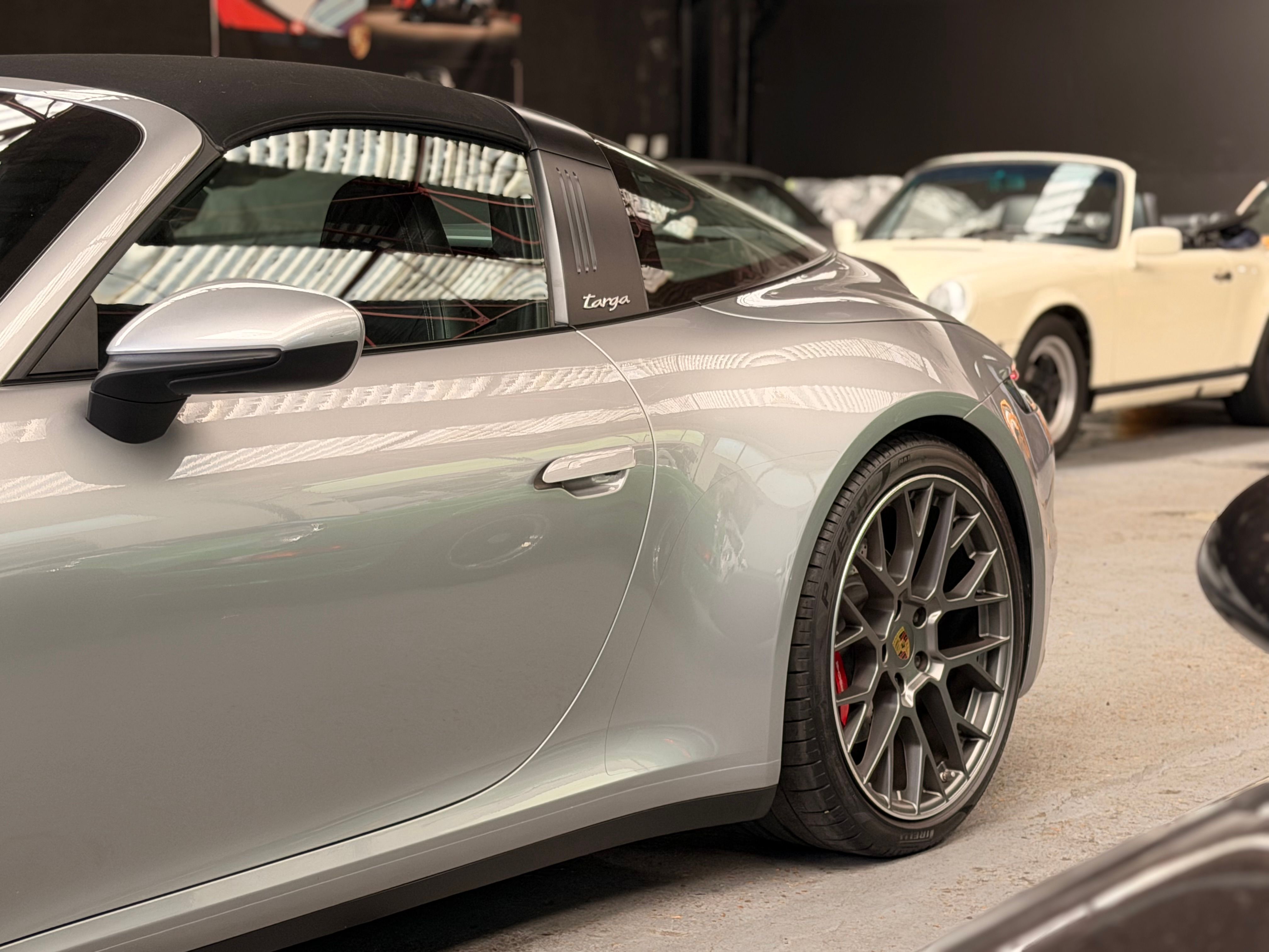Porsche 992 Targa 4S PDK 450CV /ARGENT GT / FRANCE 2021 — profil lateral (11)