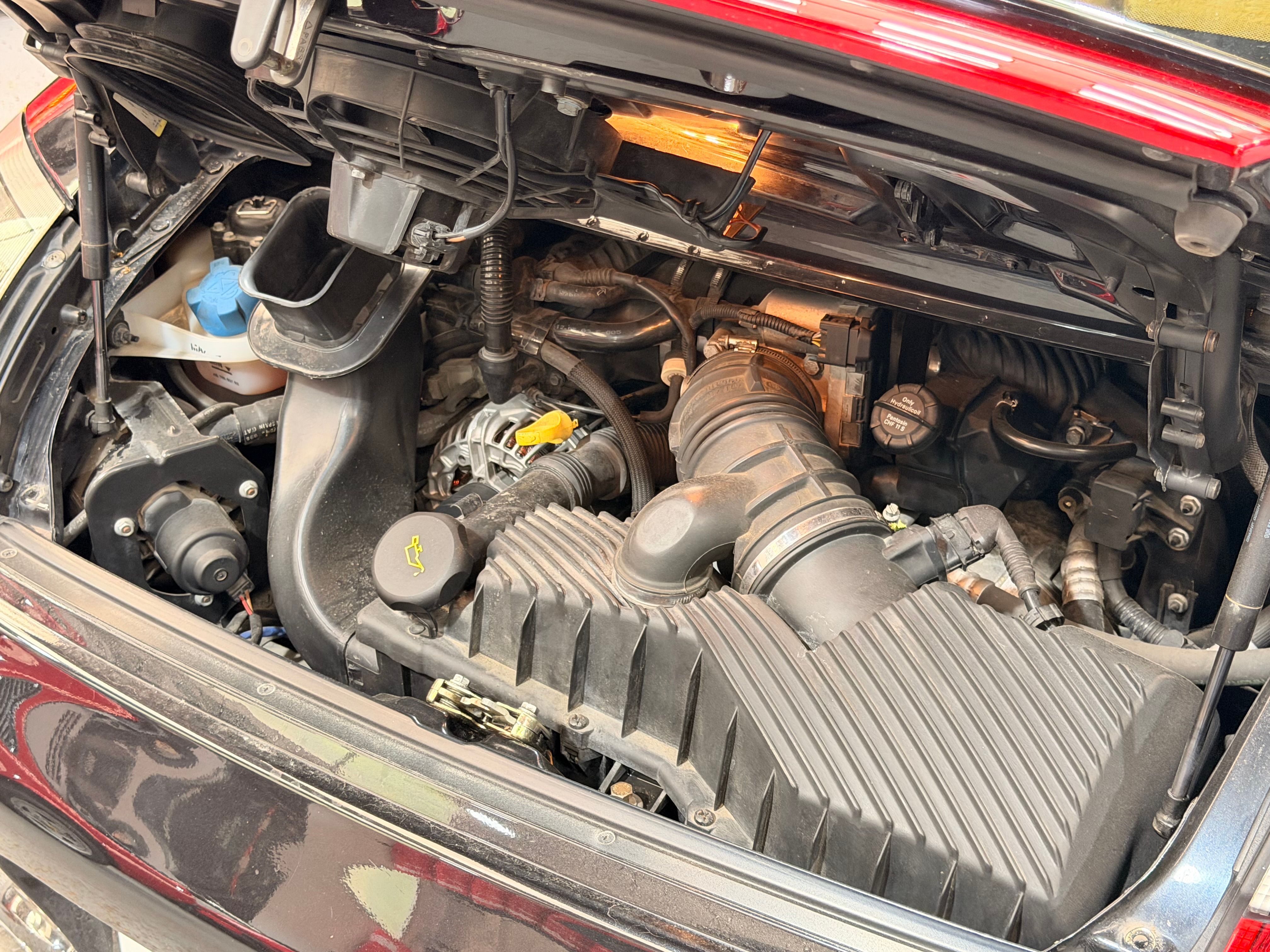 Porsche 996 Carrera 4S 2003 — compartiment moteur (19)