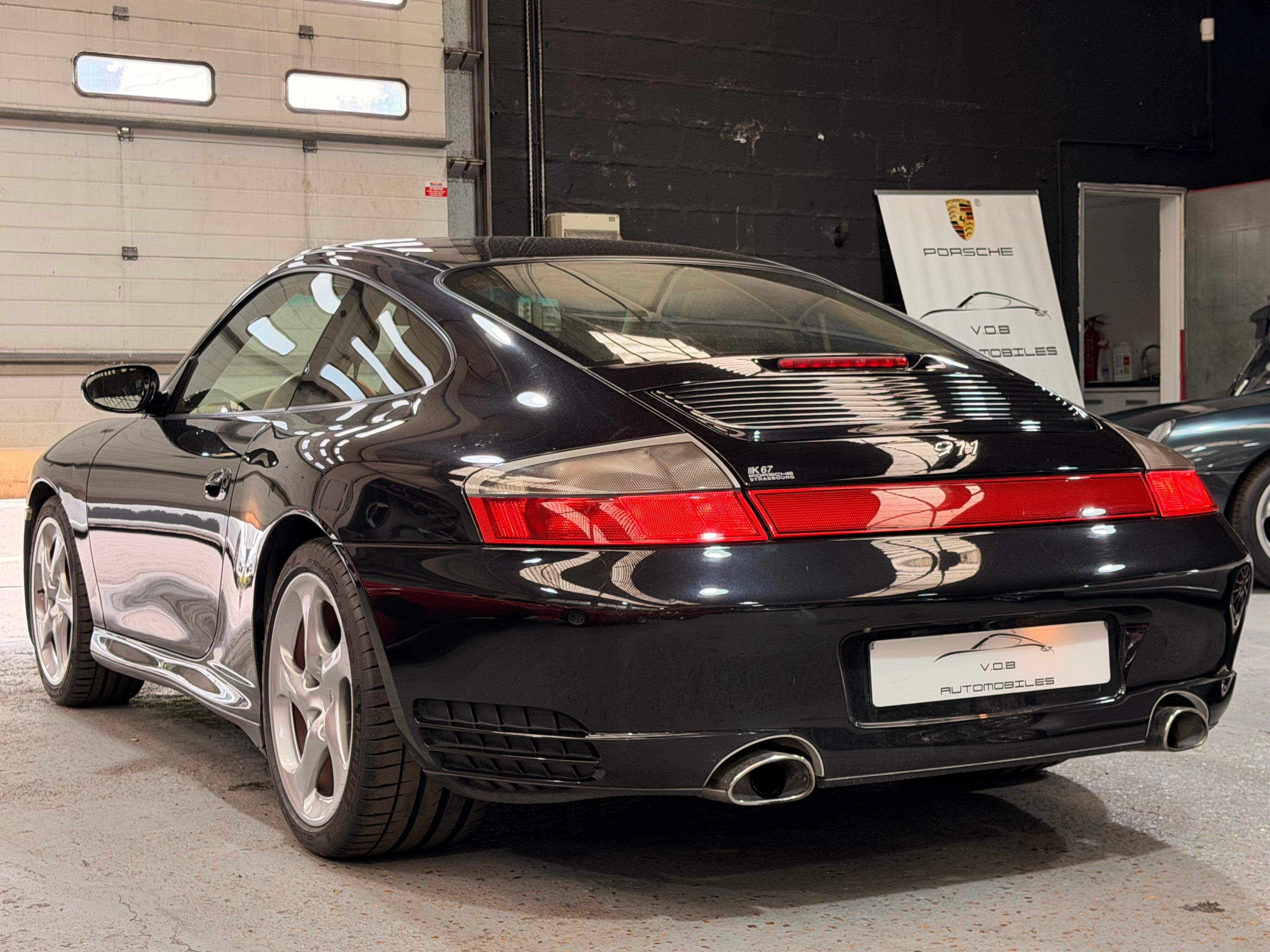 Porsche 996 Carrera 4S 2003 — vue arriere trois-quarts (7)