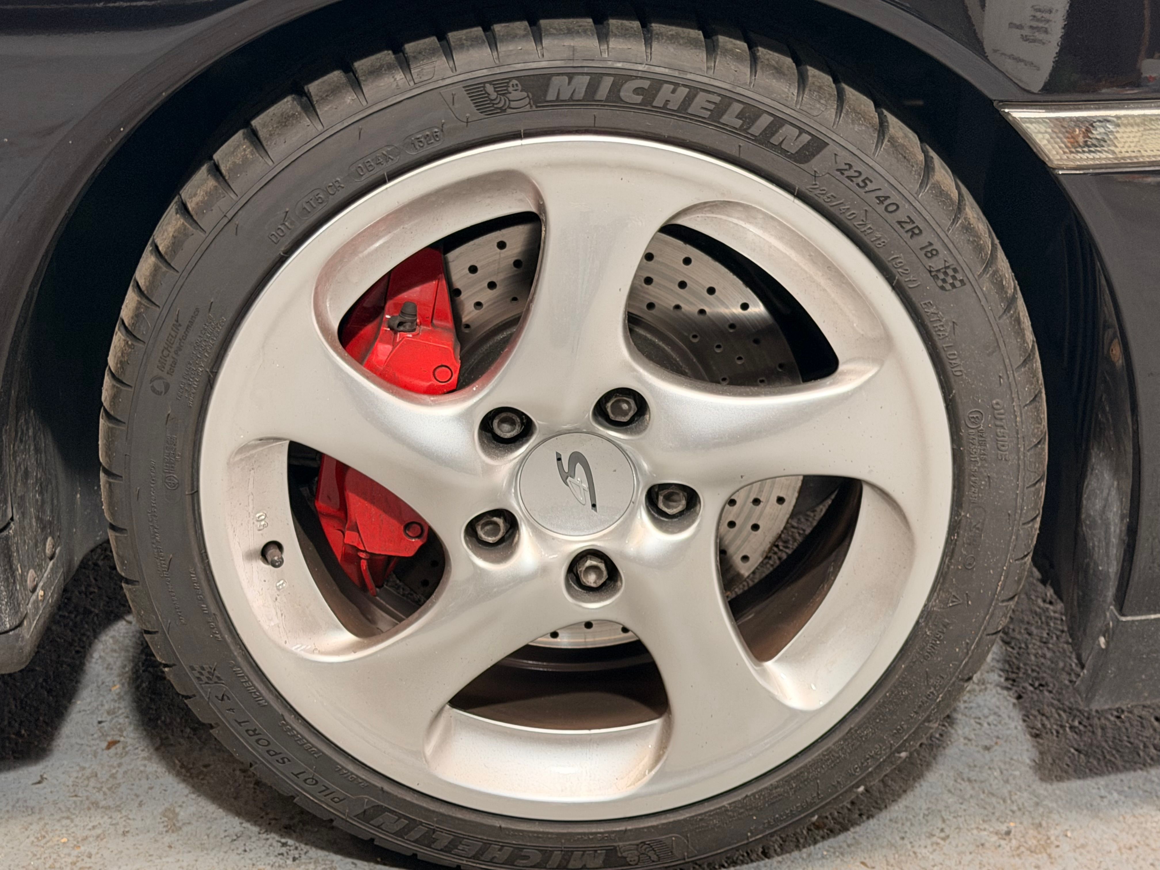 Porsche 996 Carrera 4S 2003 — jante et pneumatique (23)