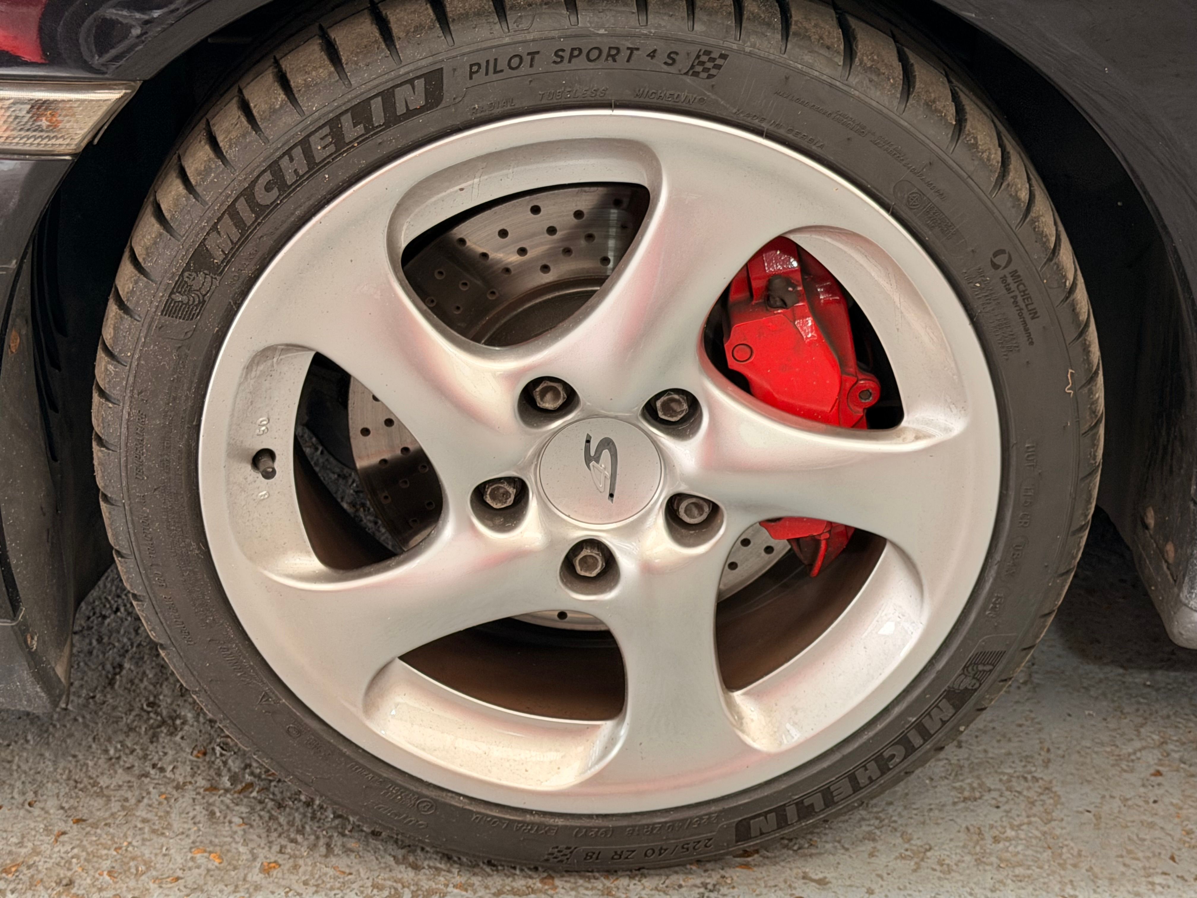 Porsche 996 Carrera 4S 2003 — jante et pneumatique (26)