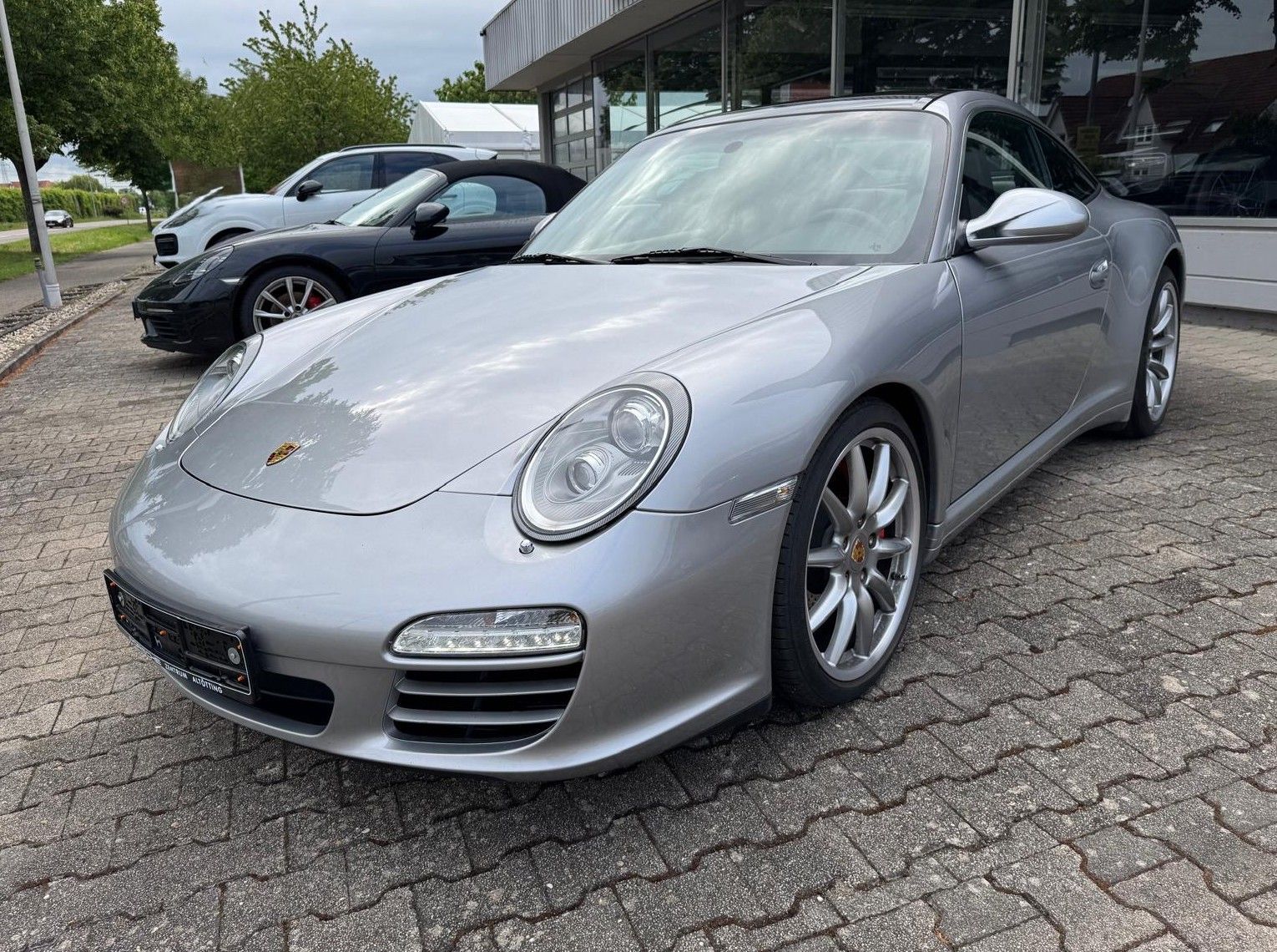 Porsche 997 Targa 4S 2010 — vue avant trois-quarts (1)