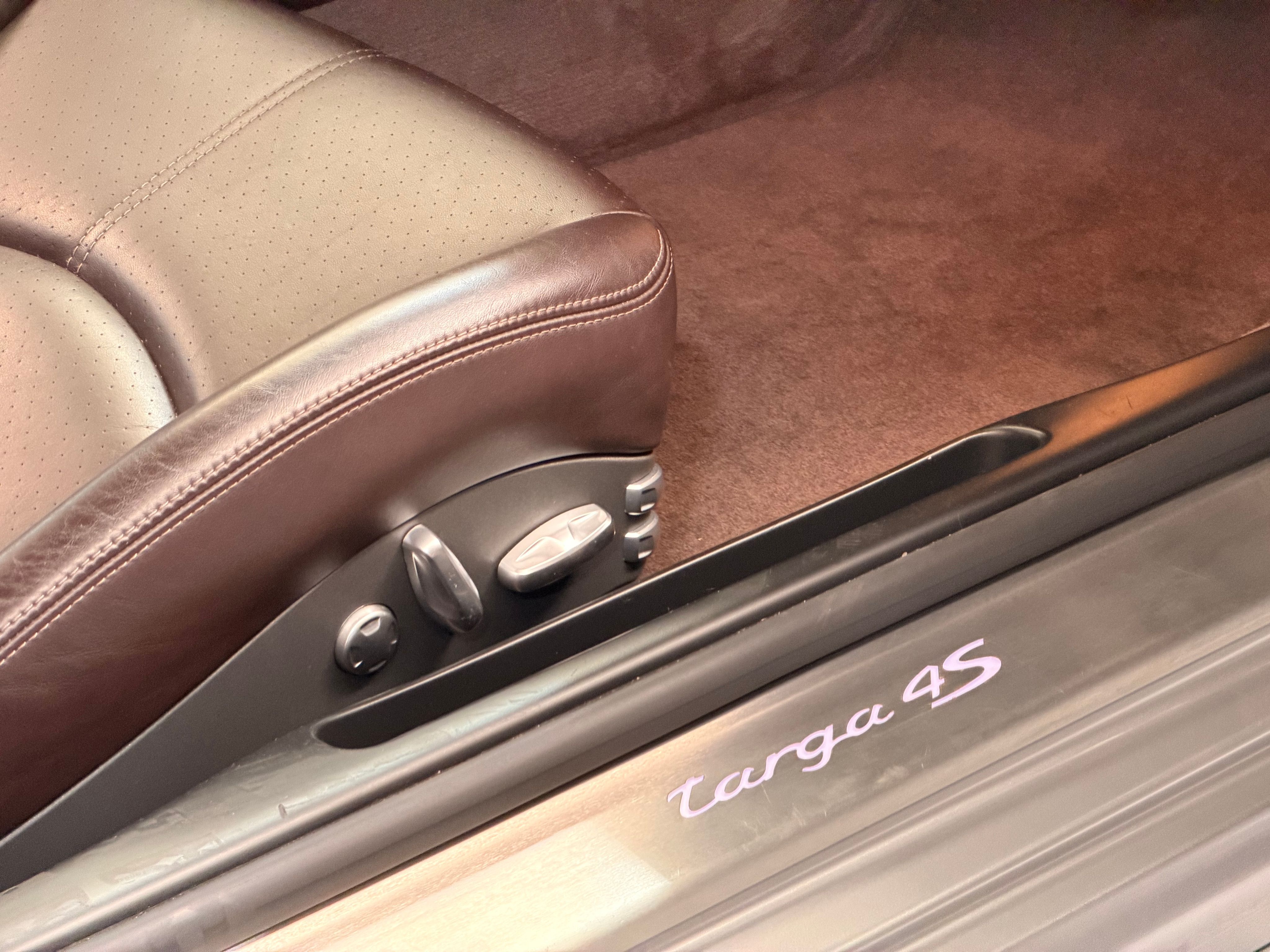 Porsche 997 Targa 4S 2010 — photo (16)
