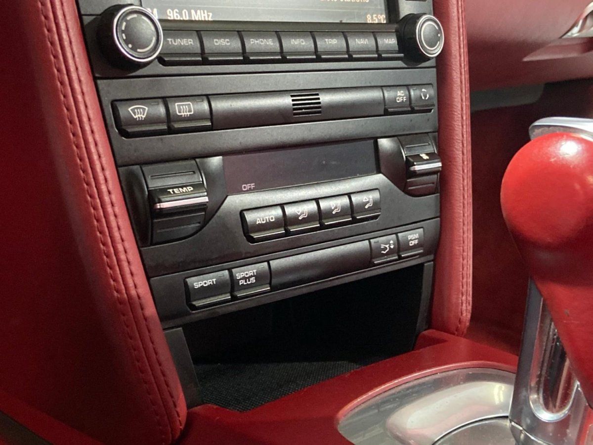 Porsche 997 Carrera 2009 — detail interieur (26)