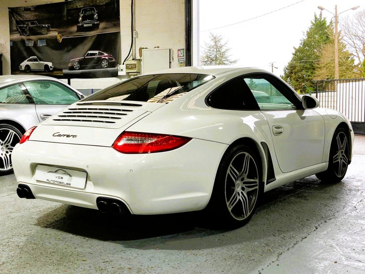 Porsche 997 Carrera 2009 — vue arriere trois-quarts (12)