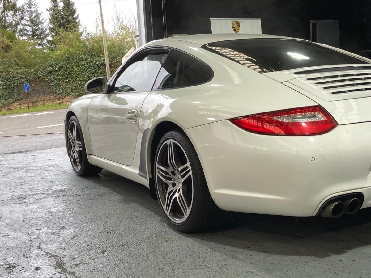 Porsche 997 Carrera 2009 — vue arriere trois-quarts (14)