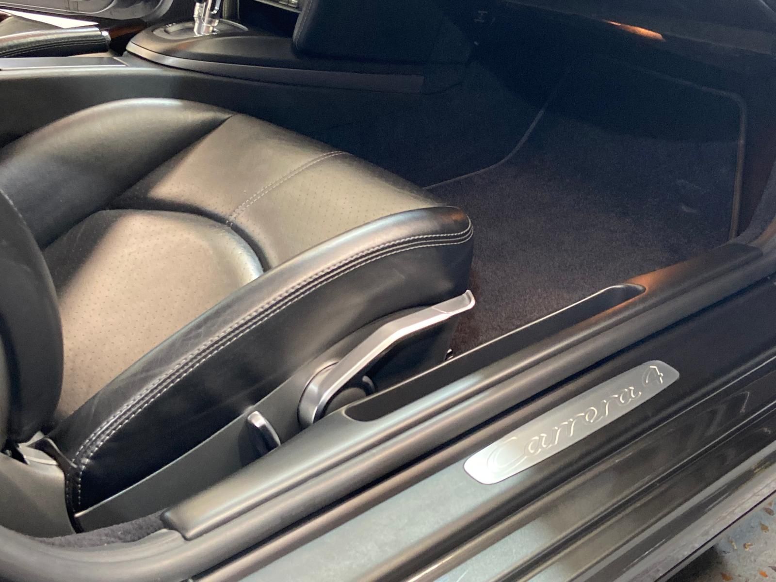 Porsche 997 Carrera 4 2011 — detail (39)