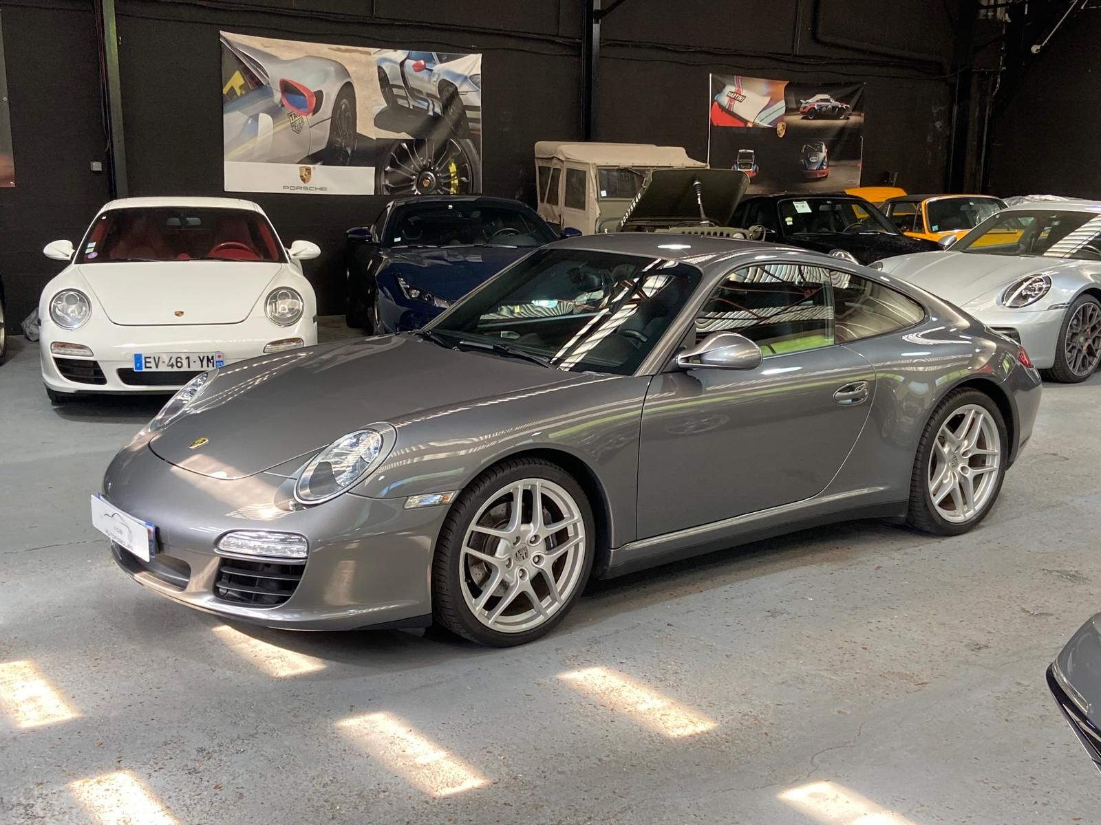 Porsche 997 Carrera 4 2011 — vue avant trois-quarts (4)