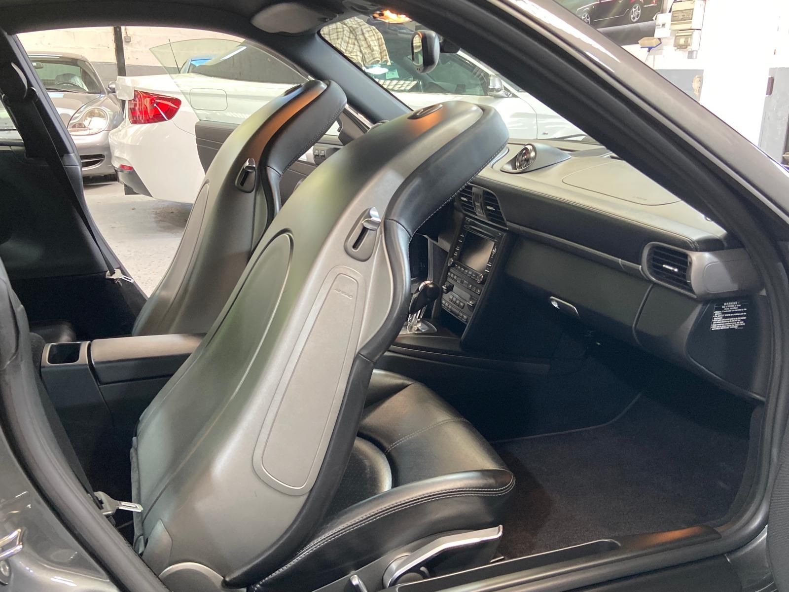 Porsche 997 Carrera 4 2011 — sieges (35)