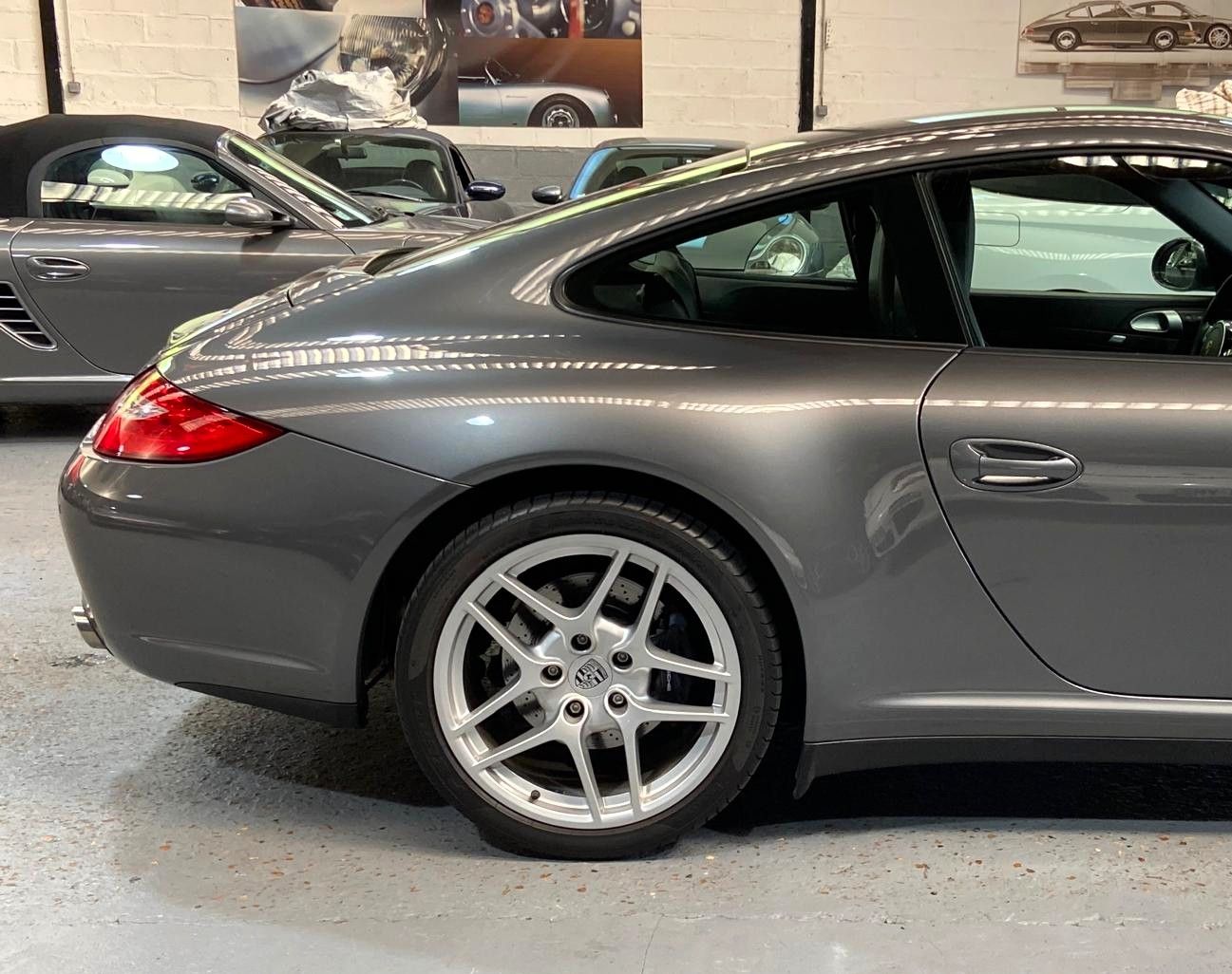 Porsche 997 Carrera 4 2011 — vue arriere trois-quarts (14)