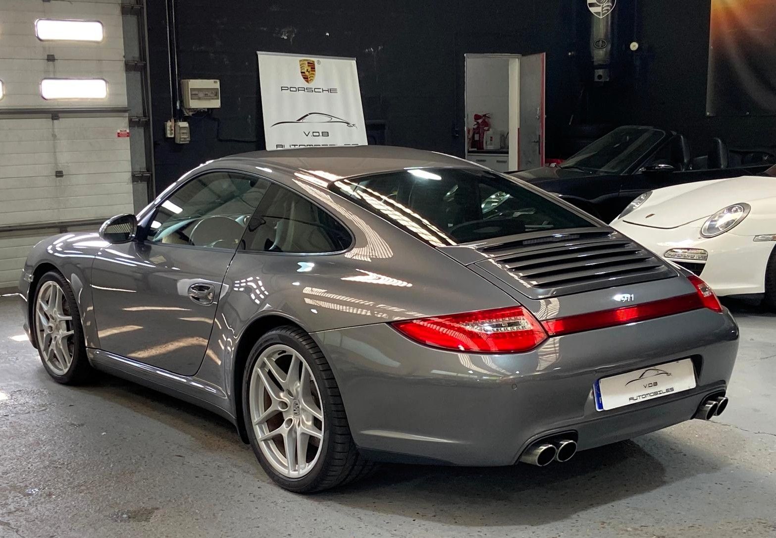 Porsche 997 Carrera 4 2011 — vue arriere trois-quarts (16)