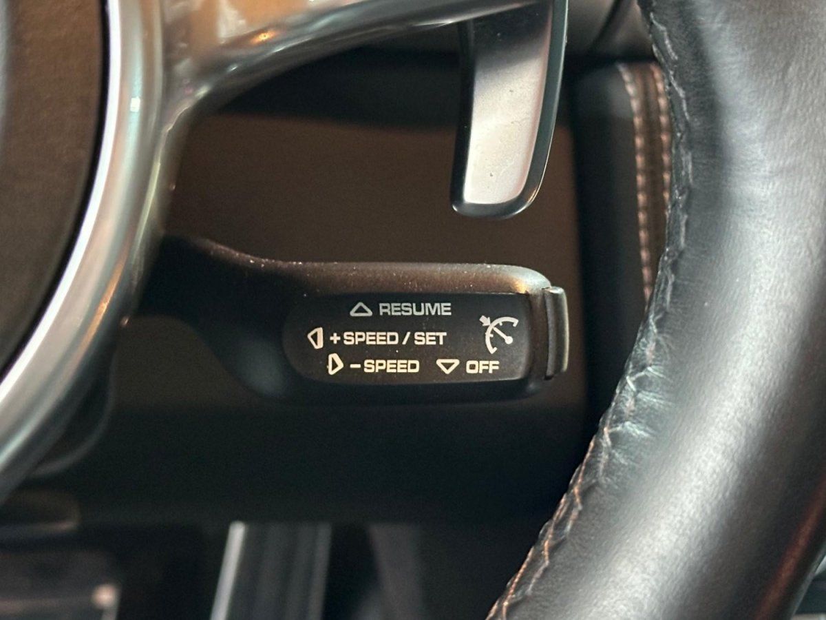 Porsche 997 Carrera 4S 2009 — detail interieur (34)