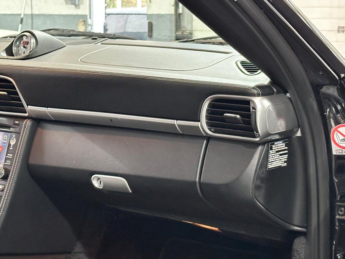 Porsche 997 Carrera 4S 2009 — detail interieur (30)