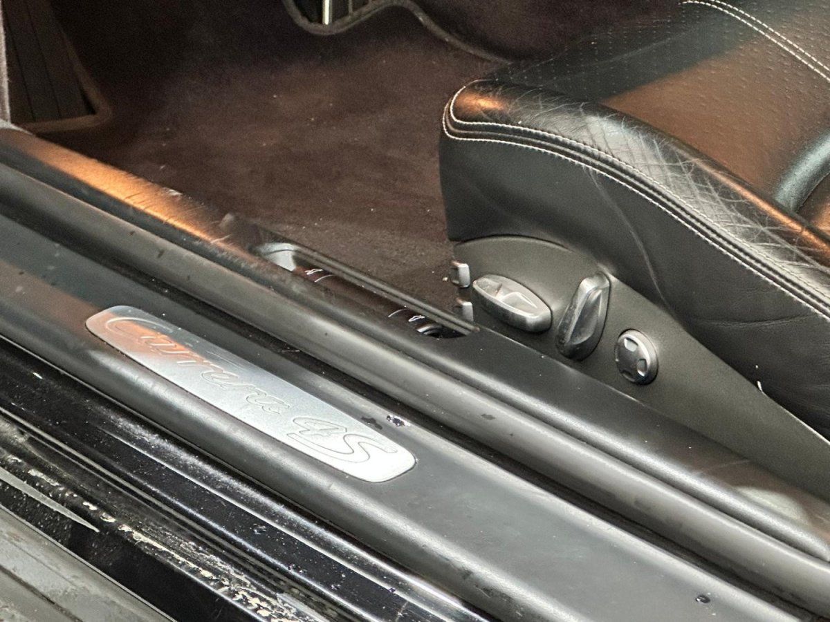 Porsche 997 Carrera 4S 2009 — detail interieur (38)