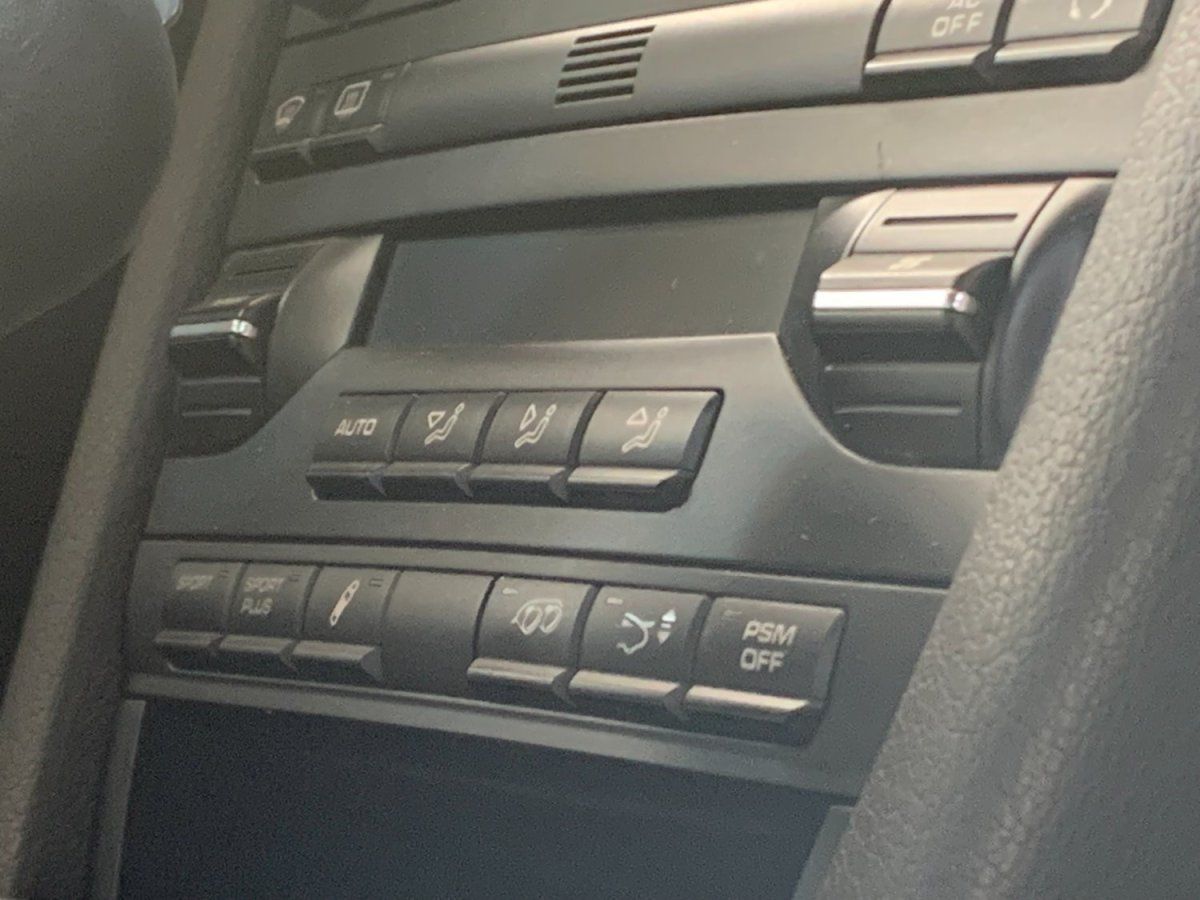 Porsche 997 Carrera 4S 2009 — detail (37)