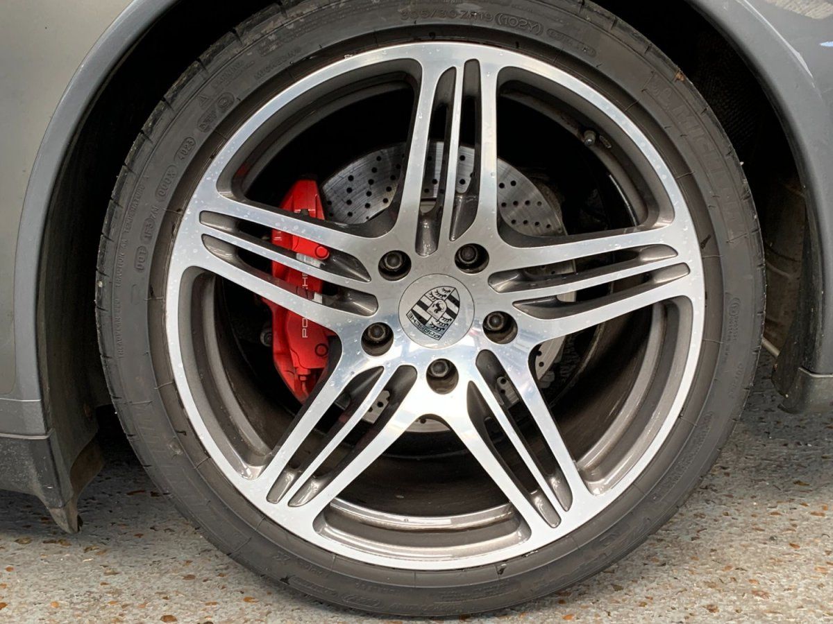 Porsche 997 Carrera 4S 2009 — jante et pneumatique (31)