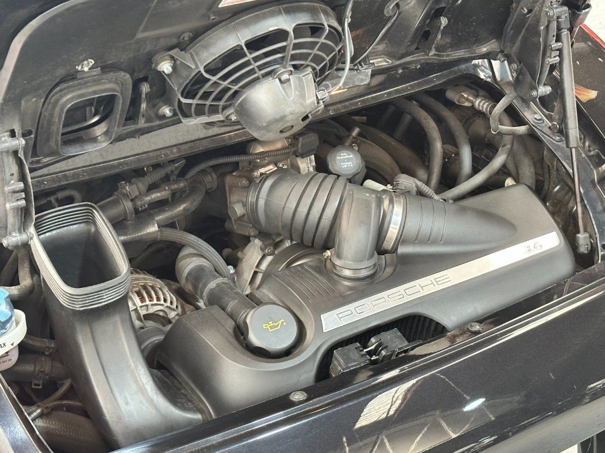 Porsche 997 Carrera Cabriolet 2006 — compartiment moteur (31)