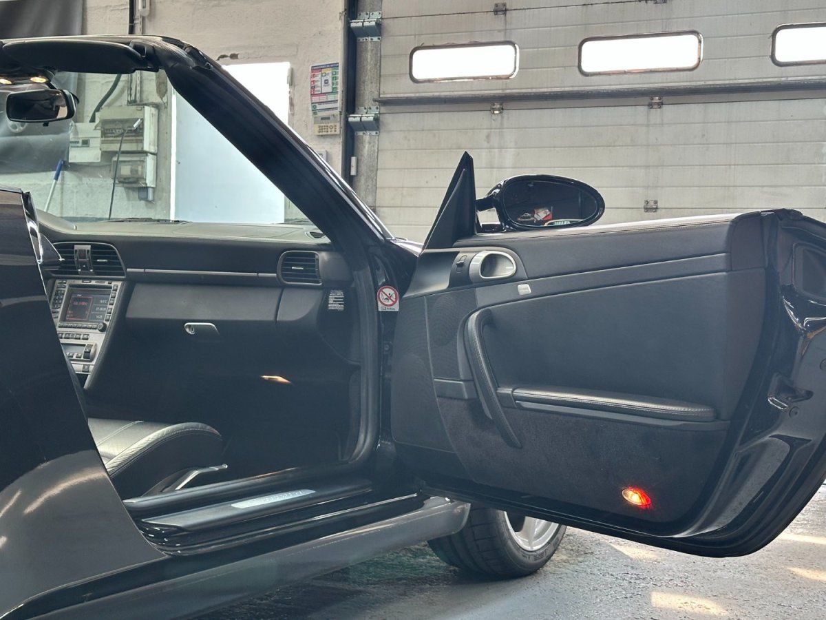 Porsche 997 Carrera Cabriolet 2006 — detail interieur (44)