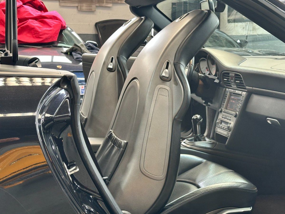 Porsche 997 Carrera Cabriolet 2006 — detail interieur (49)