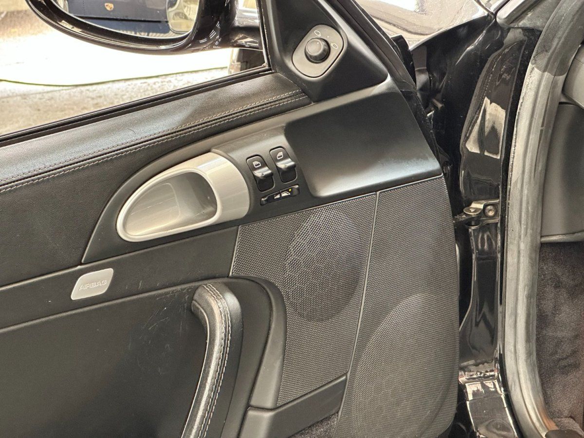 Porsche 997 Carrera Cabriolet 2006 — detail interieur (50)